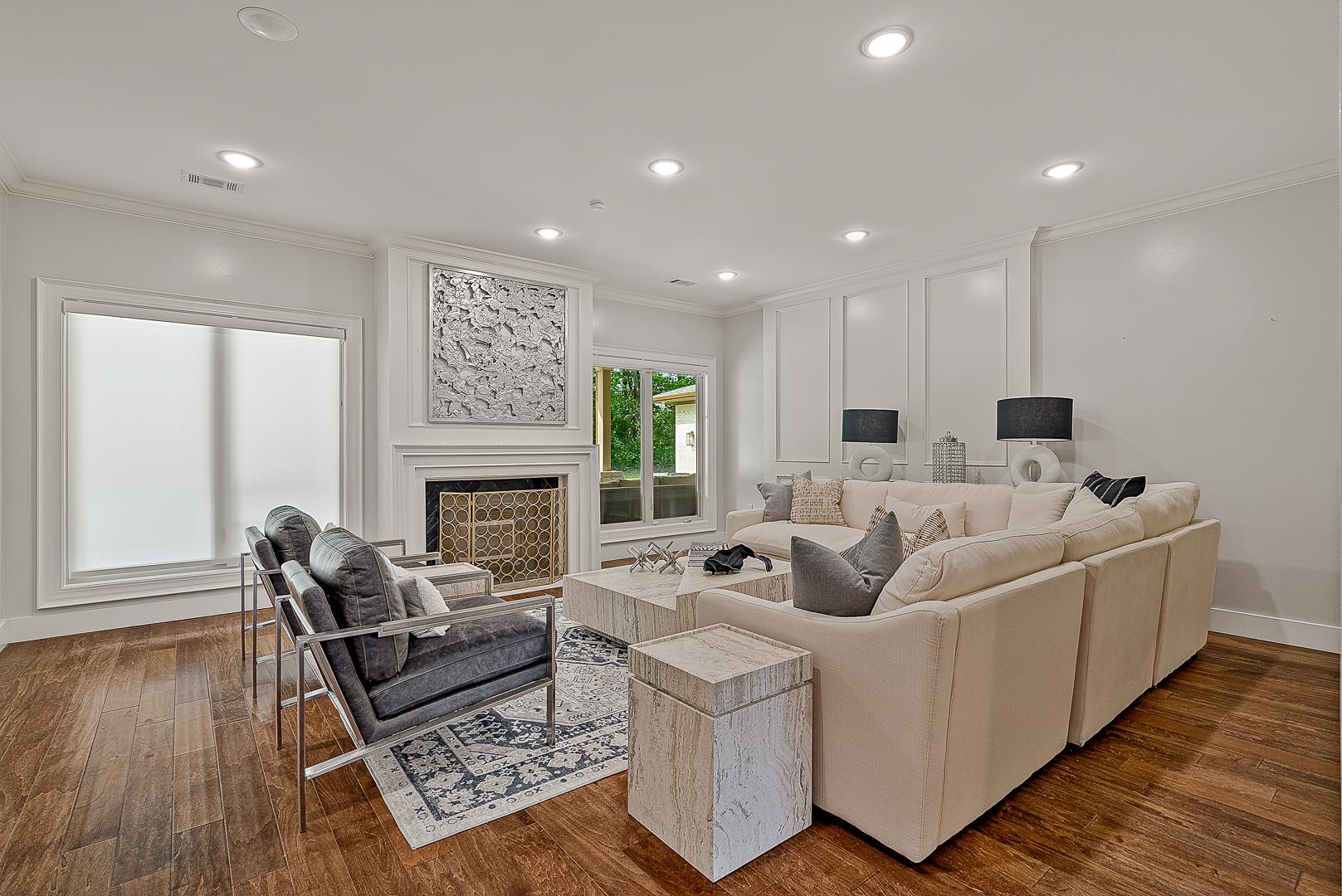 AMESLEY MANOR - Residential
