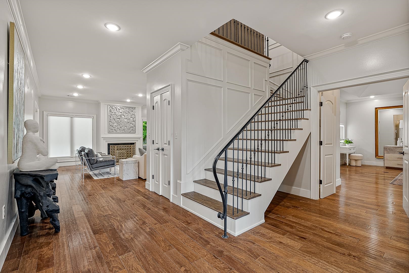 AMESLEY MANOR - Residential