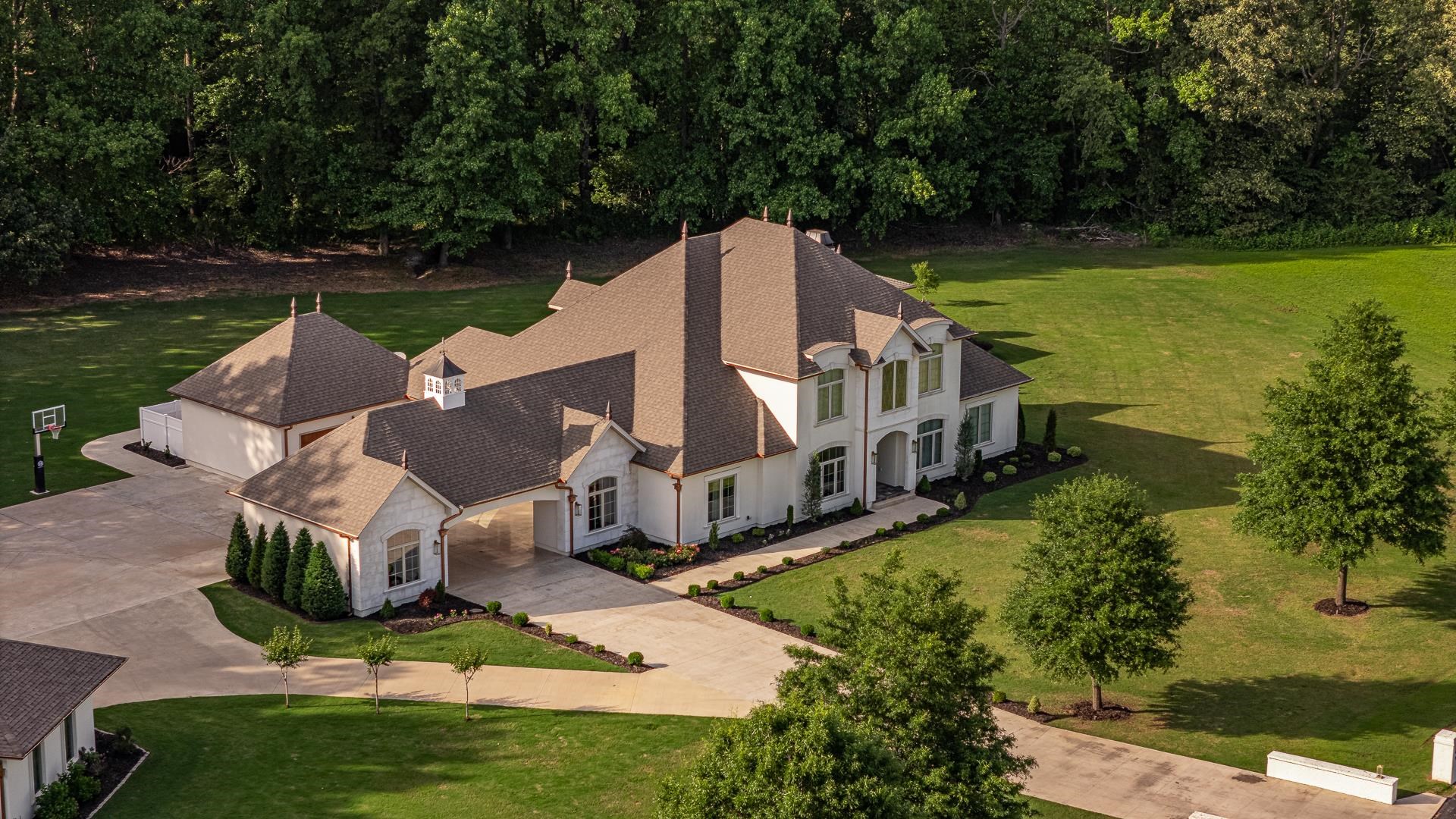 AMESLEY MANOR - Residential