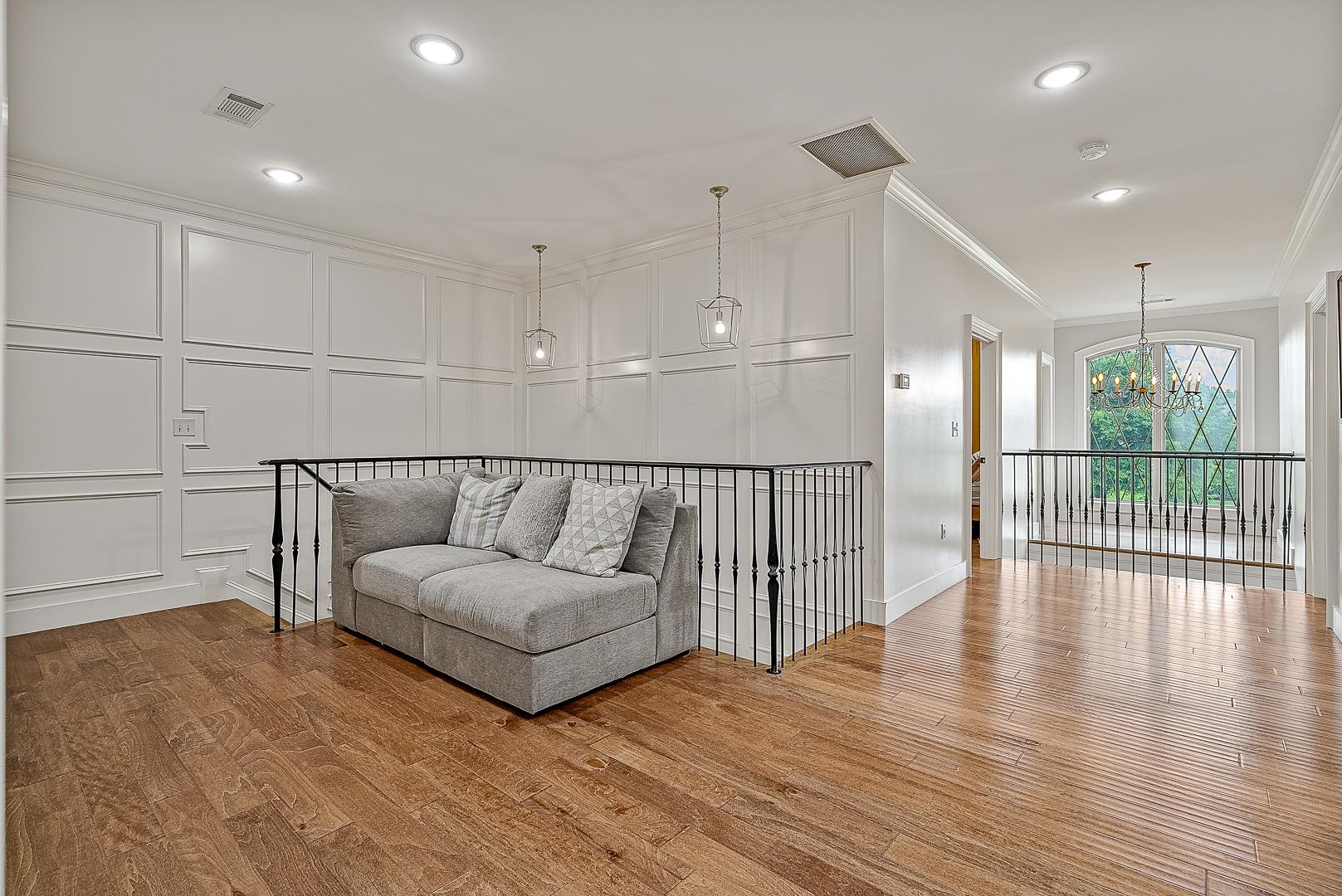 AMESLEY MANOR - Residential