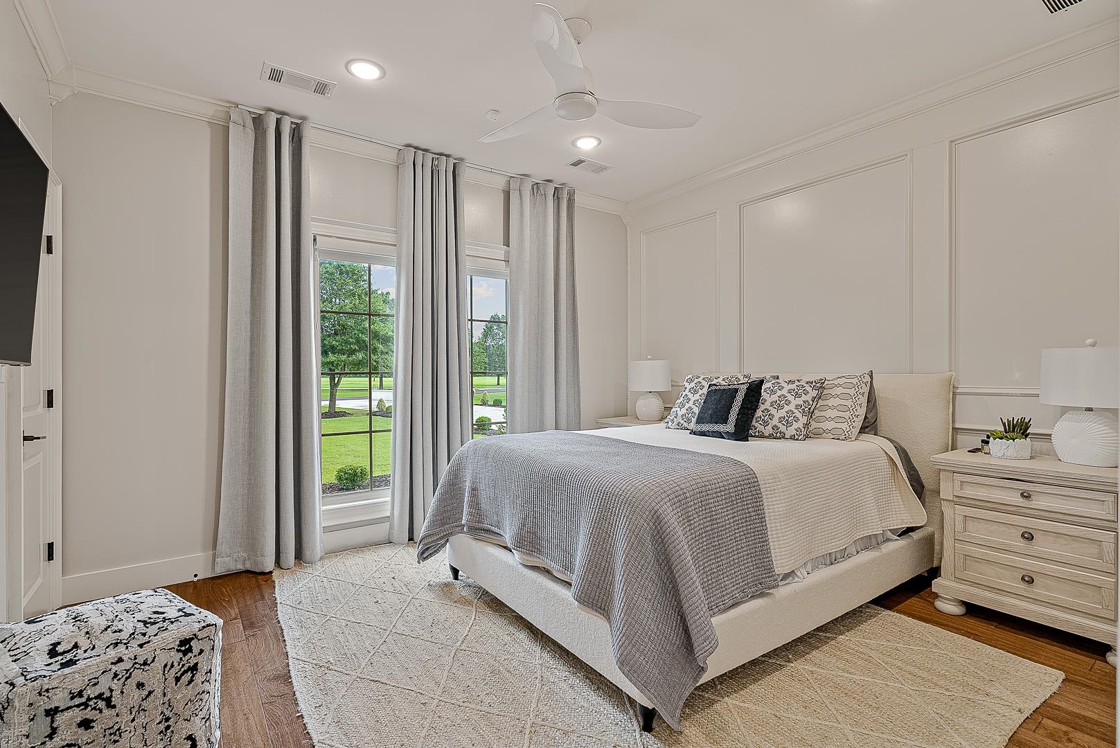 AMESLEY MANOR - Residential