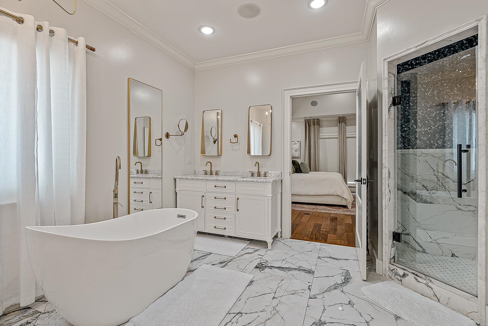 AMESLEY MANOR - Residential