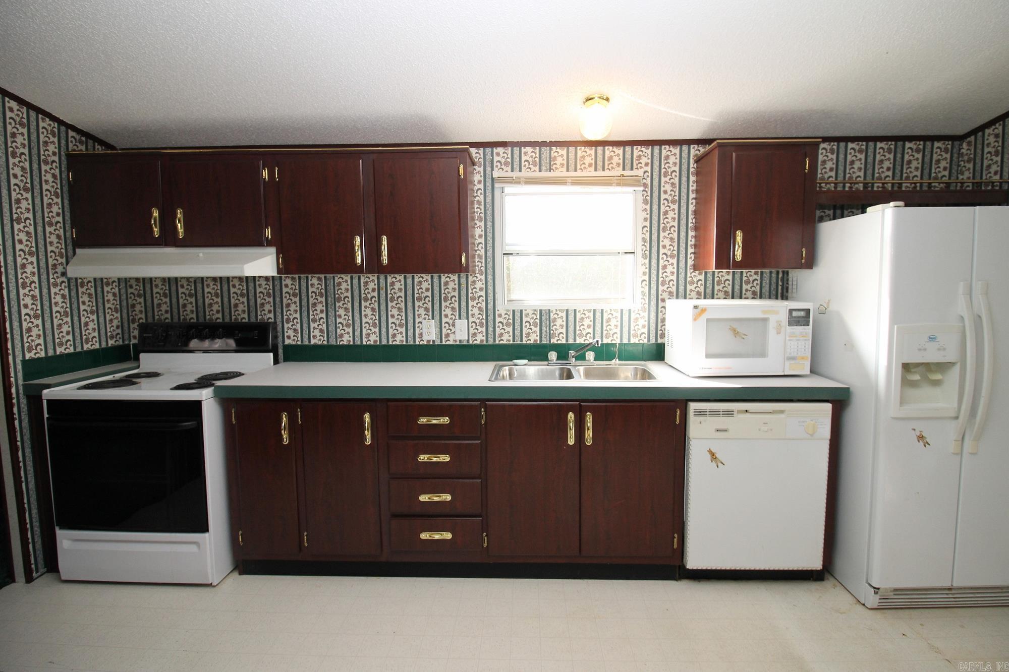 ROLLING HILLS ESTATES - Residential