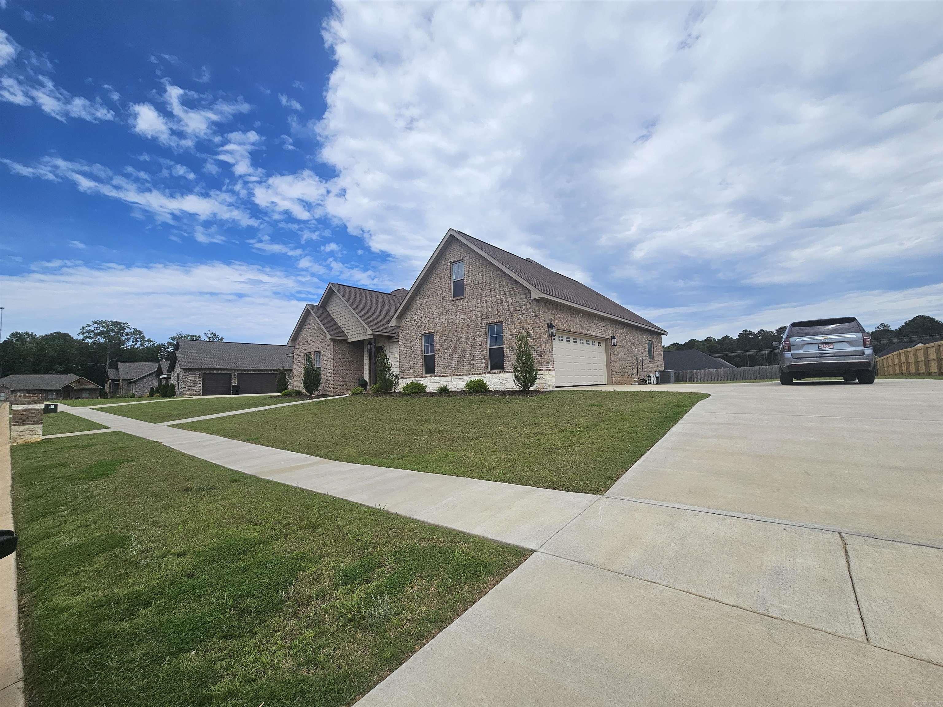 OAK TREE RIDGE SUB - Residential