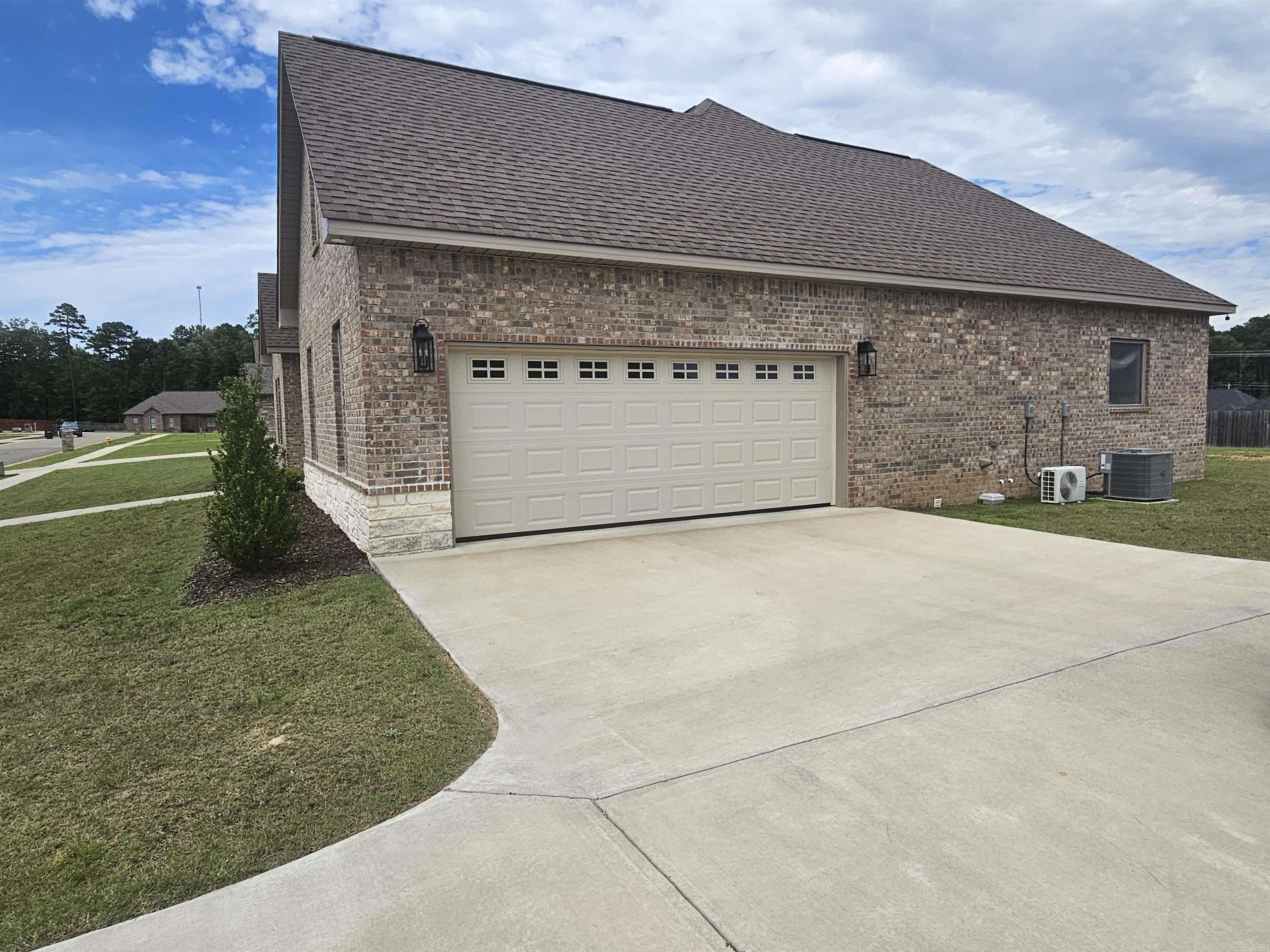 OAK TREE RIDGE SUB - Residential