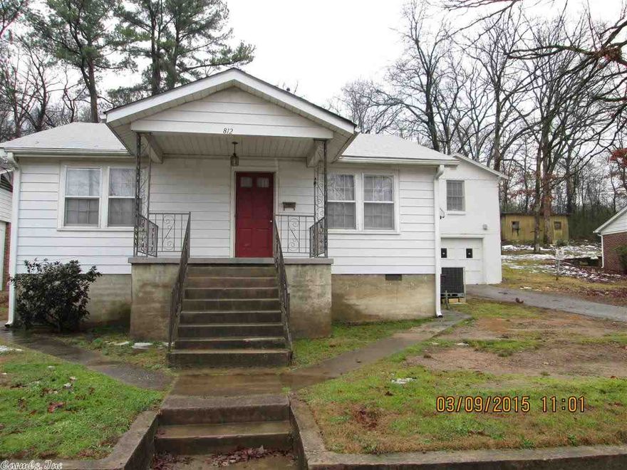 Very Nice Neat 4 Bedroom 3 Bath Home Plus and Efficiency Apartment Above The Garage. House Has New Roof and H/A 8 Yrs. Lg Living Areas. Lg Open Kit. Refrigerator to Conveys Bedrooms are Very Spacious. Apartment Has Wash/Dryer, Very Good Rental. Show Your Investors. Great Return On Your Money.