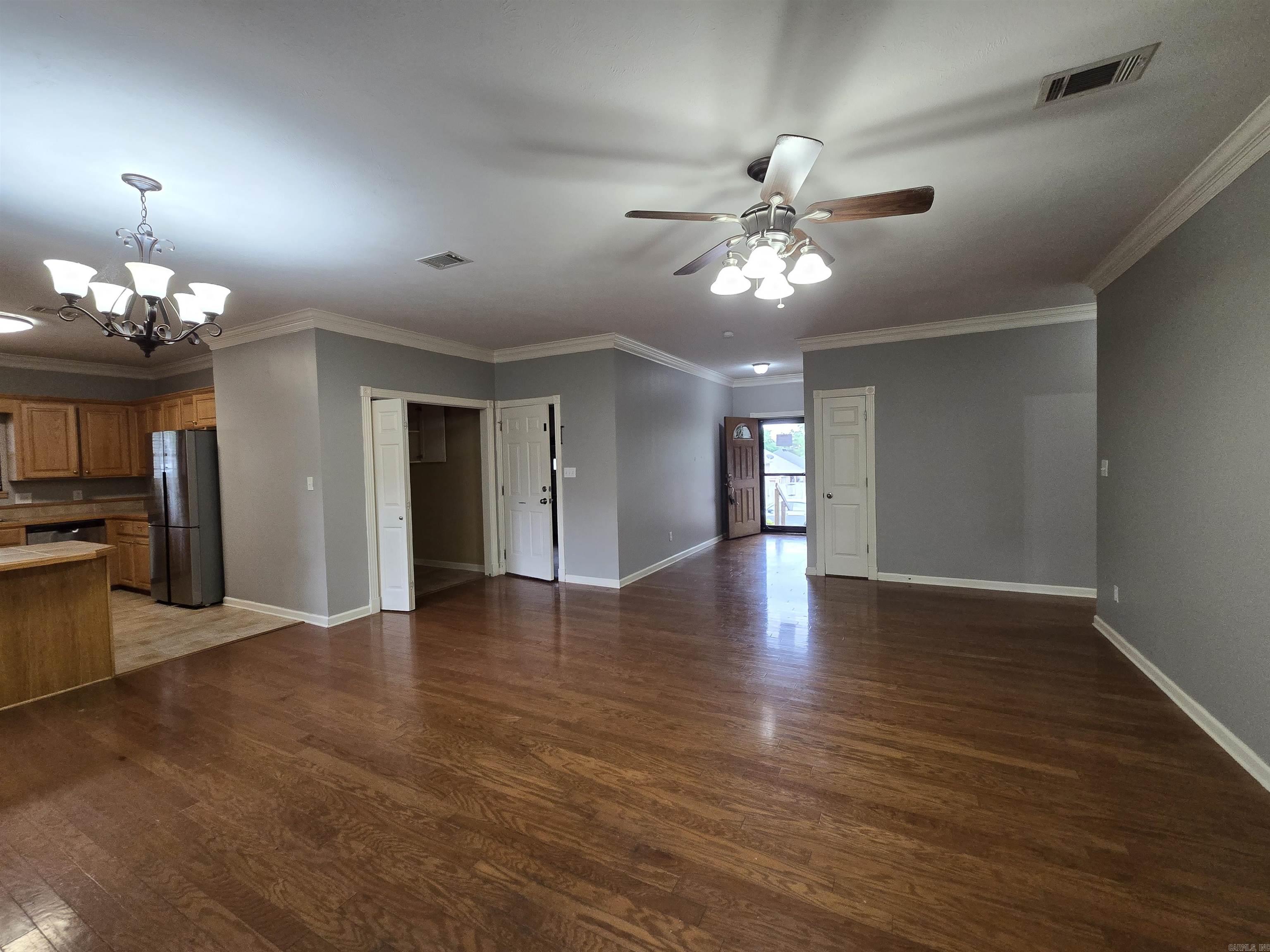 NORTH HILLS ESTATES - Residential