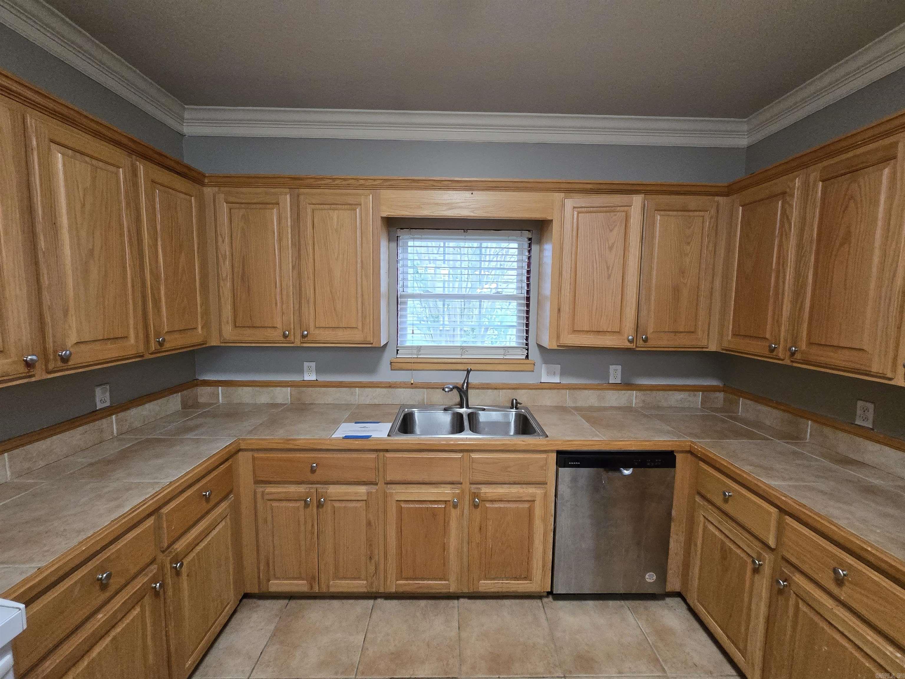 NORTH HILLS ESTATES - Residential