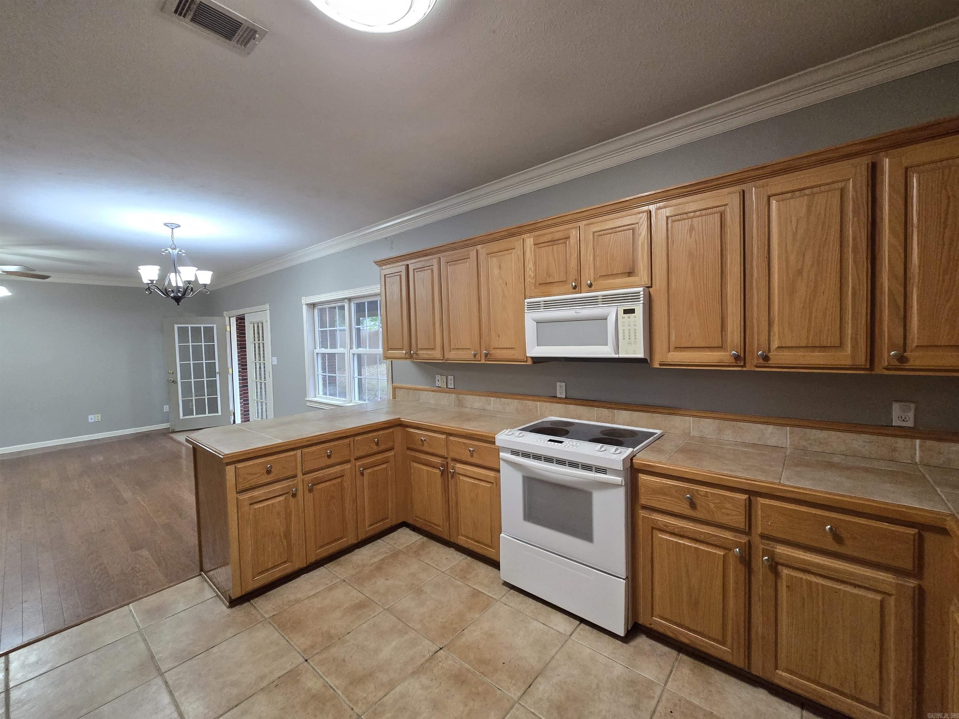 NORTH HILLS ESTATES - Residential