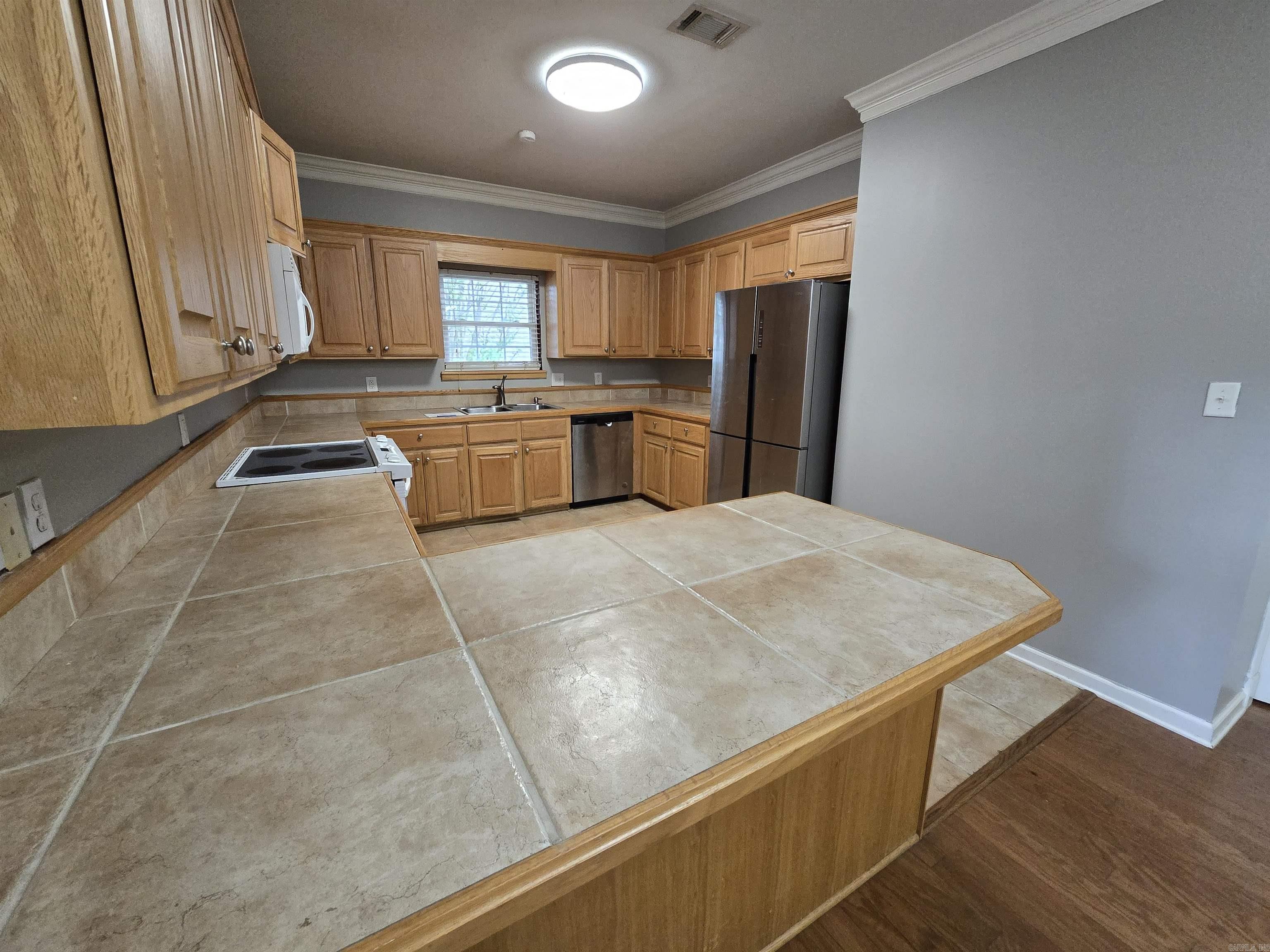 NORTH HILLS ESTATES - Residential