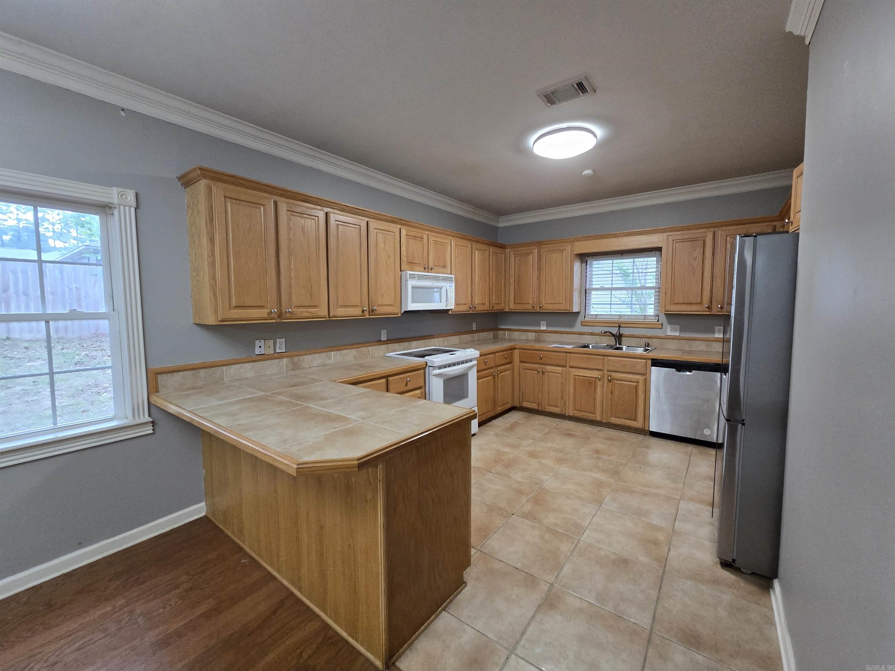 NORTH HILLS ESTATES - Residential