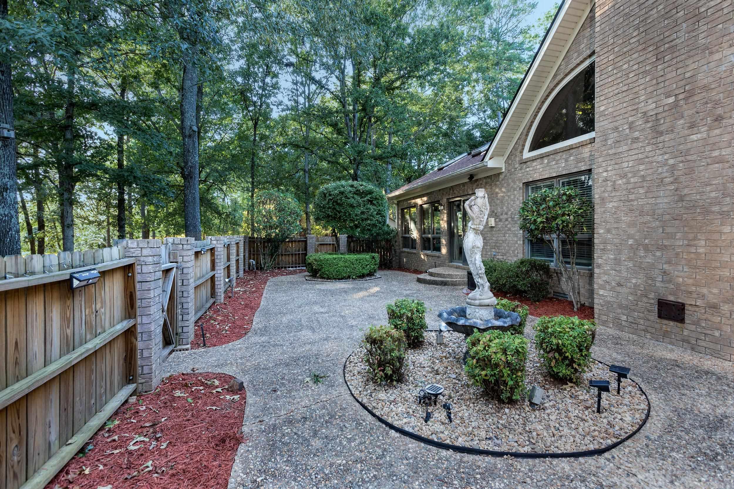 MAUMELLE CLUB MANOR TO CRYSTAL - Residential