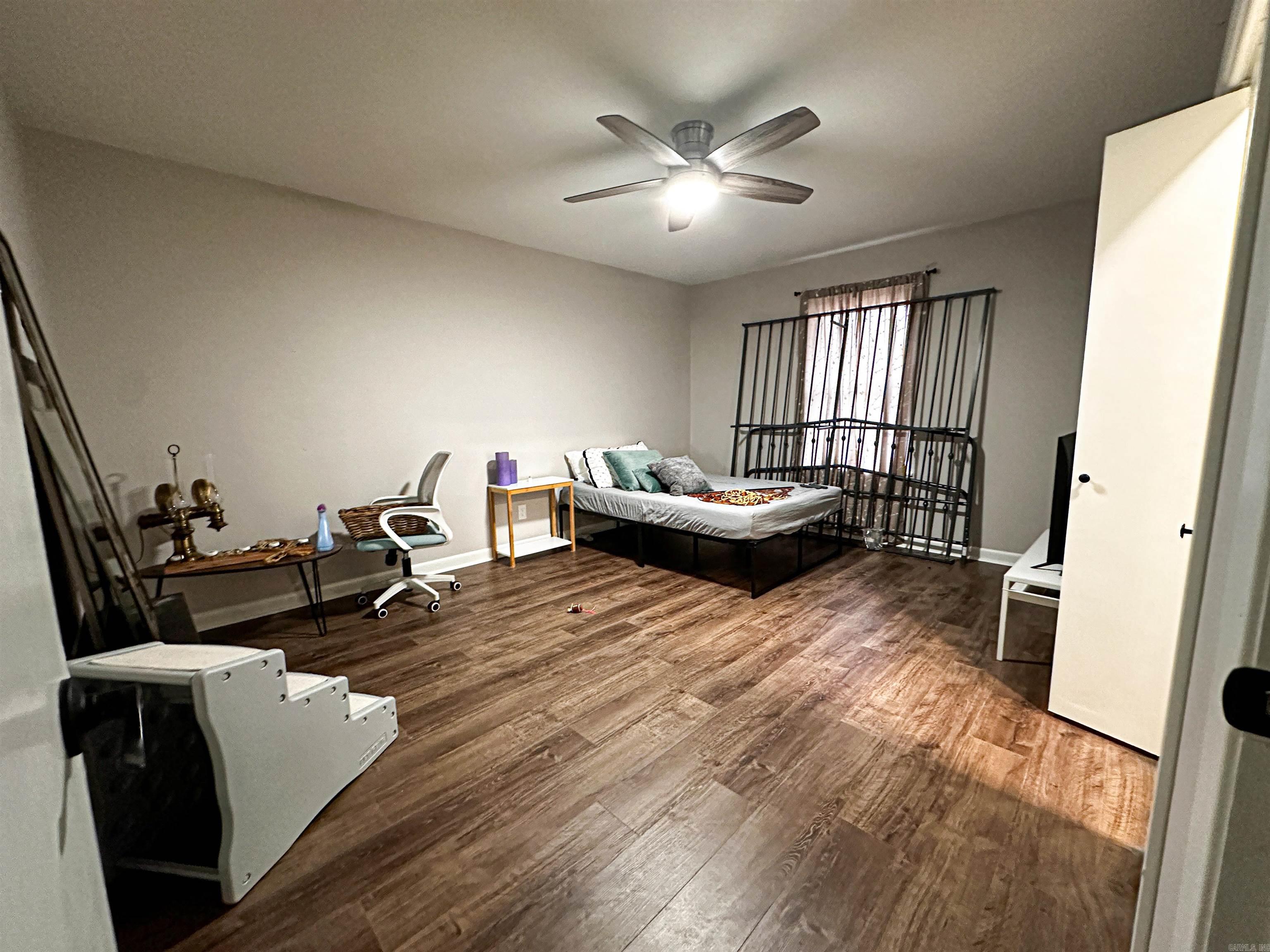 COUNTRY CLUB PARK - Residential