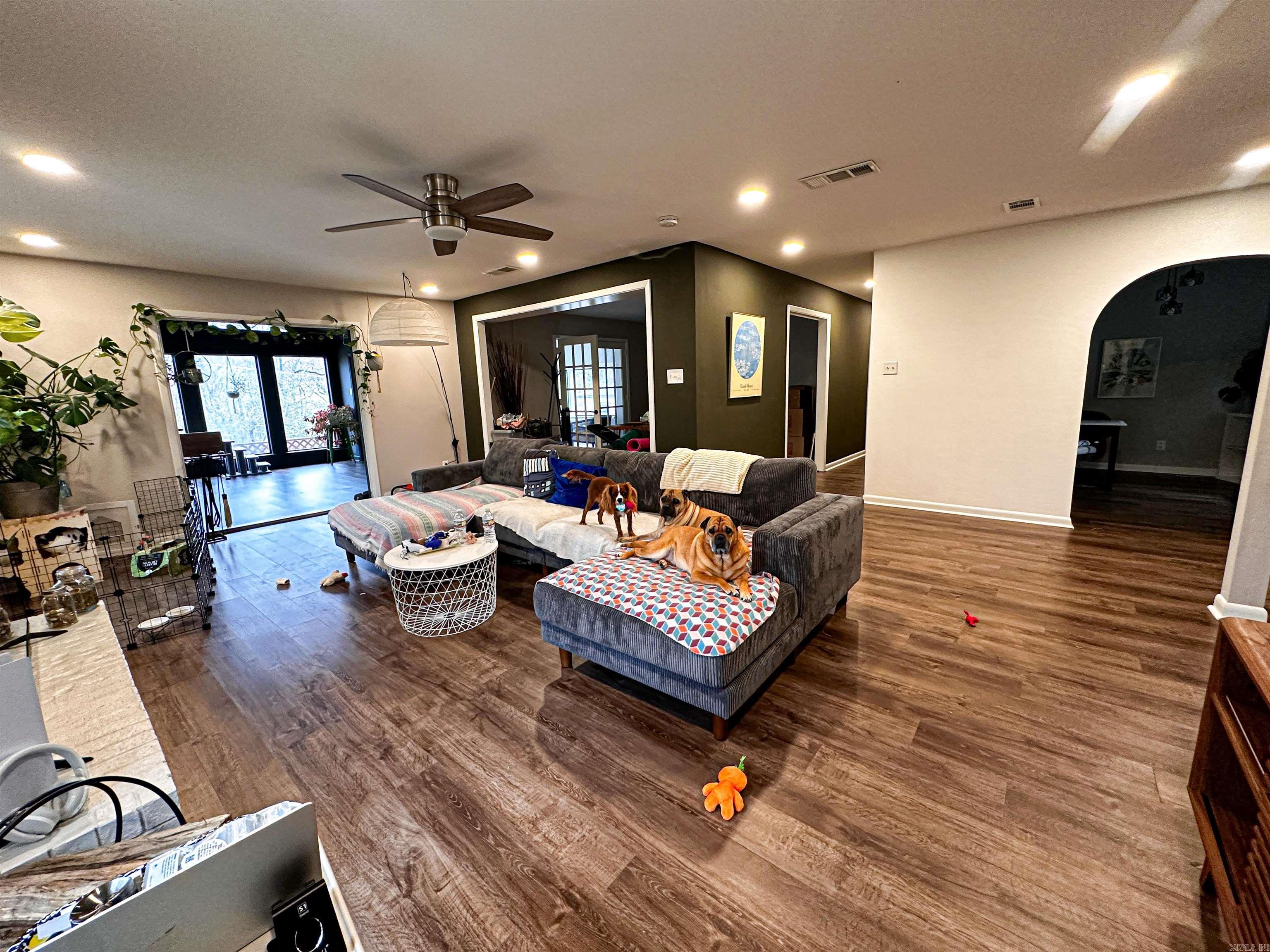 COUNTRY CLUB PARK - Residential