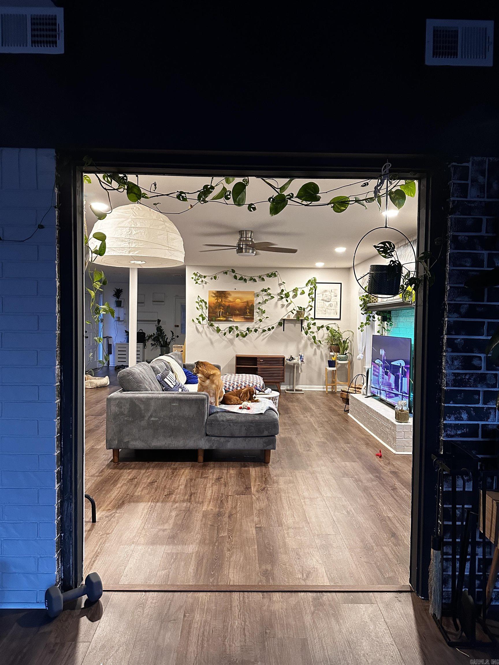 COUNTRY CLUB PARK - Residential