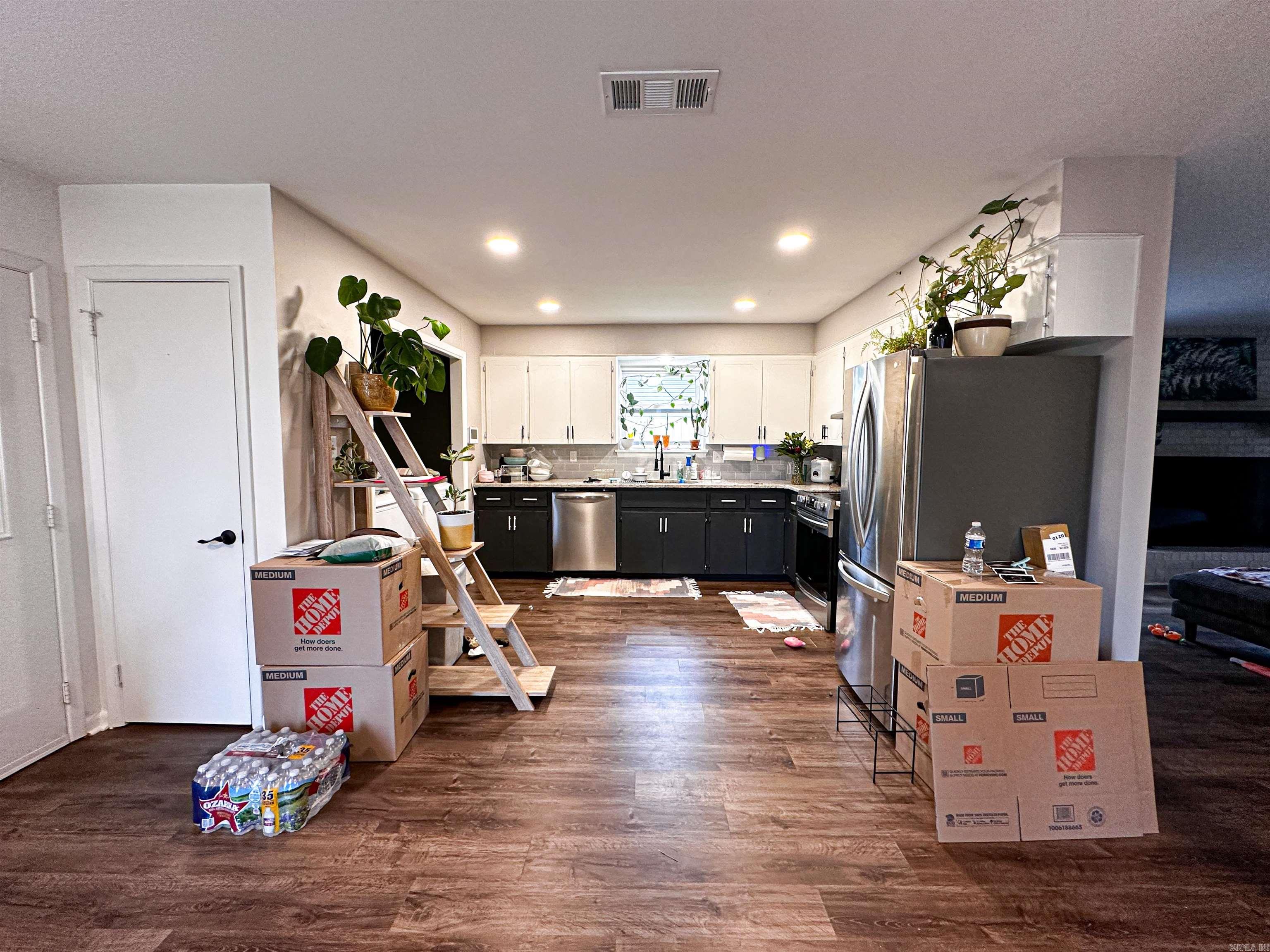 COUNTRY CLUB PARK - Residential