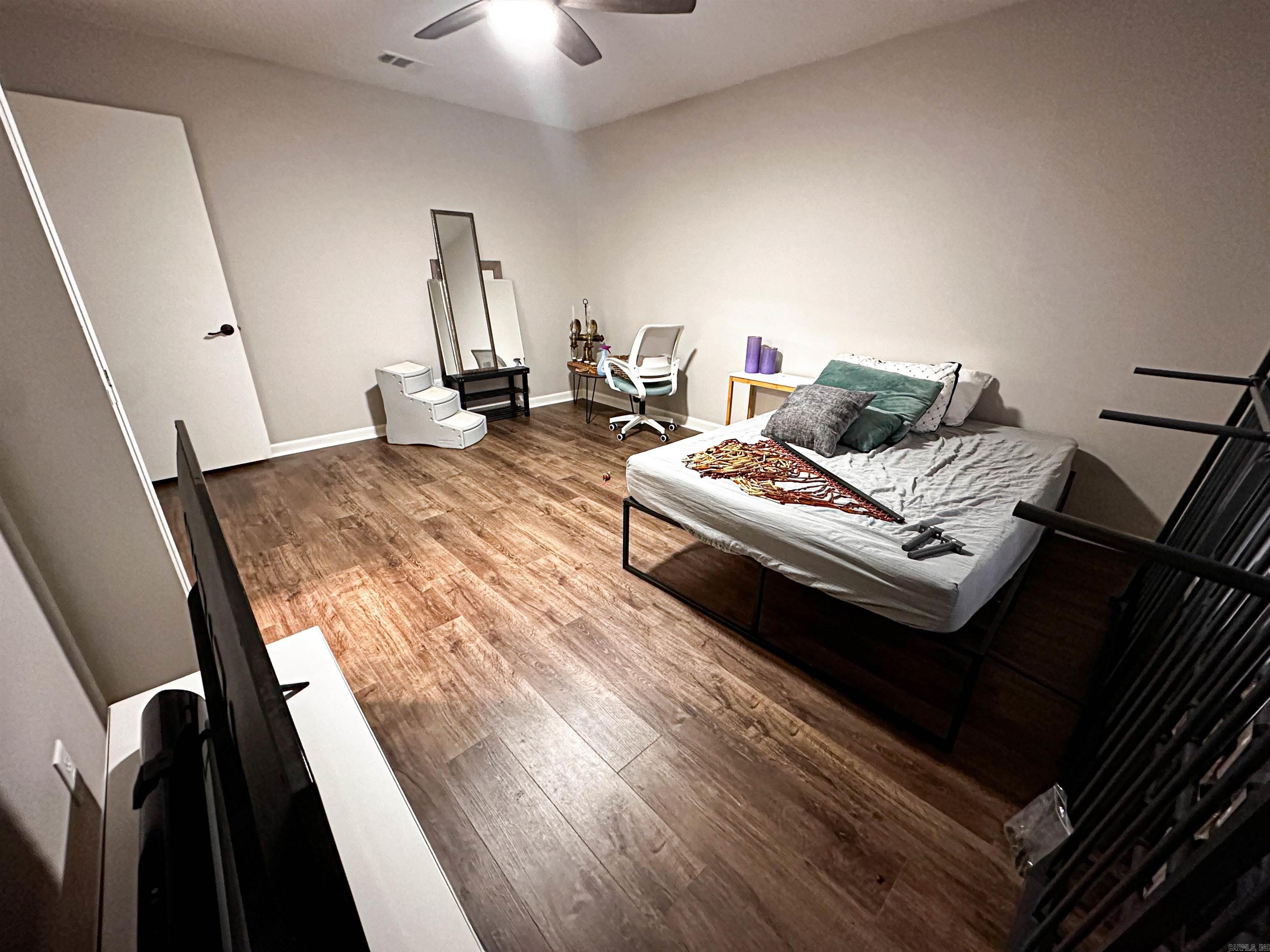 COUNTRY CLUB PARK - Residential