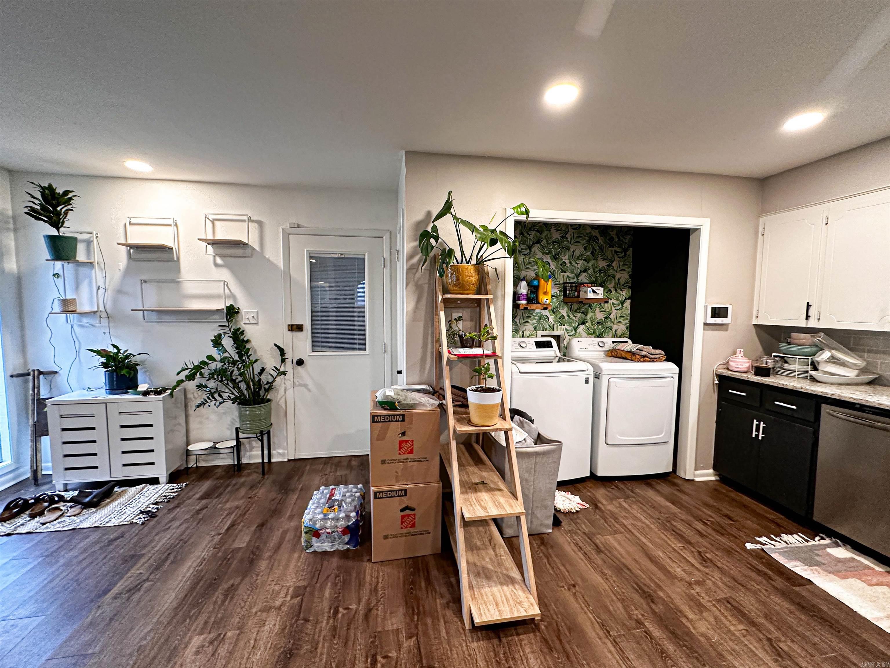 COUNTRY CLUB PARK - Residential