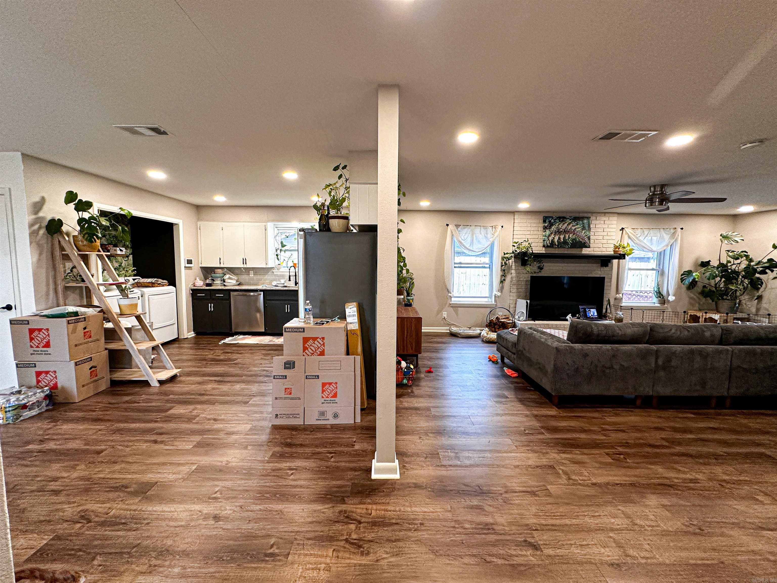 COUNTRY CLUB PARK - Residential