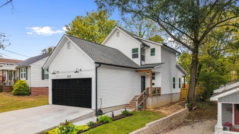 Photo of 302 E North Street, Benton, AR 72015 (MLS # 26042075)