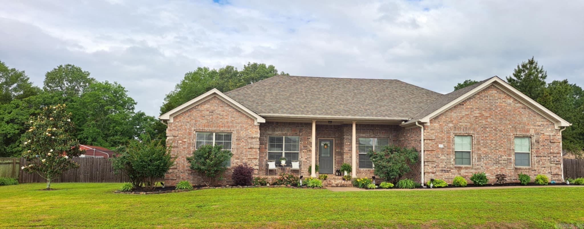 HUNTINGTON ESTATES - Residential