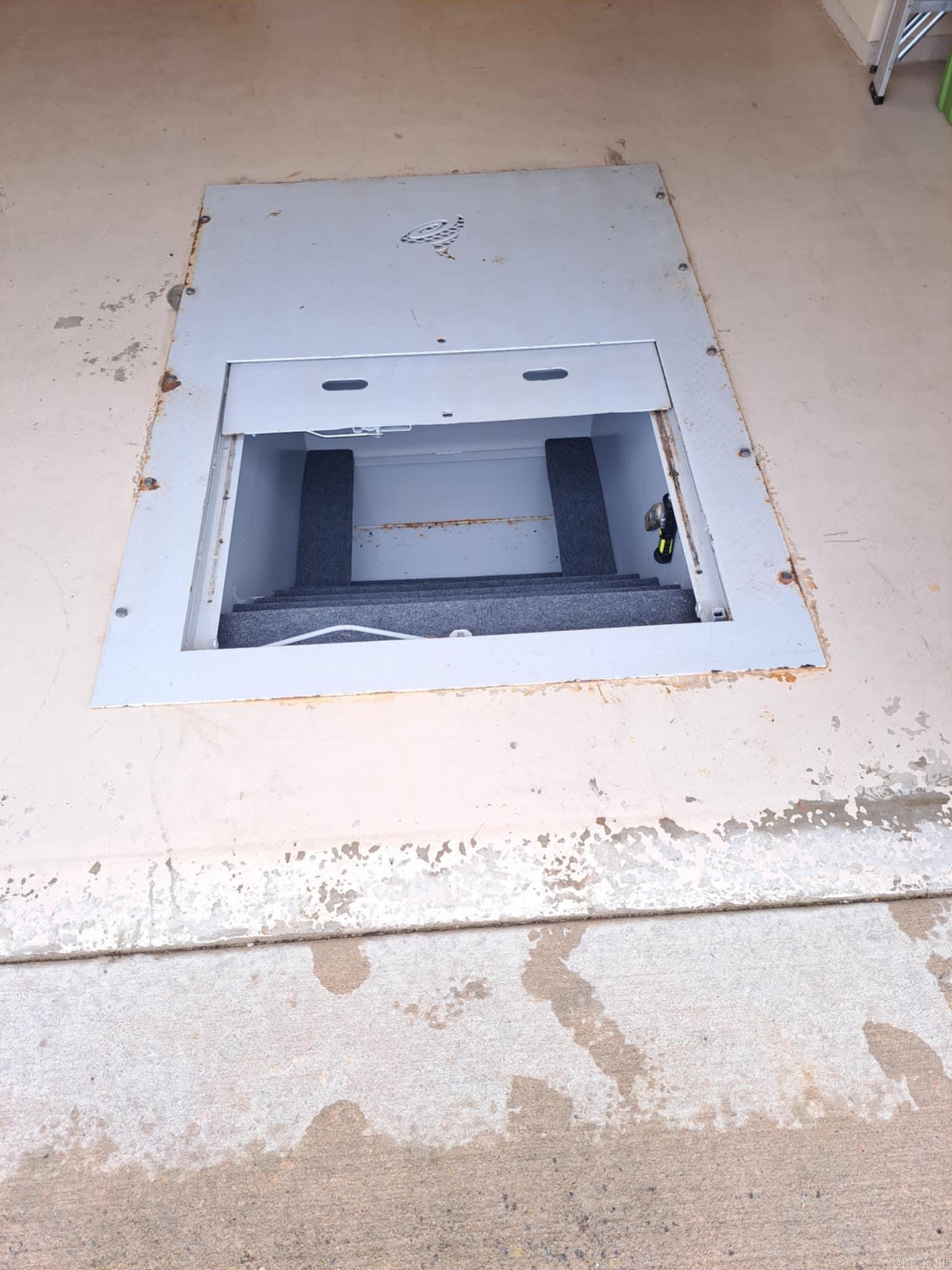 HUNTINGTON ESTATES - Residential