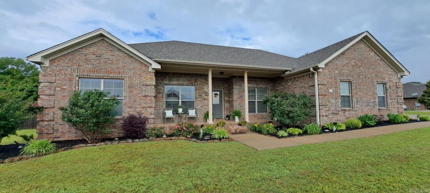 Well maintained home with so many updates and is close to the Springhill Elementary school. The interior features, granite countertops, in 2024 new carpet in all the bedrooms, in 2023 new luxury vinyl flooring, new roof in 2018, all new appliances in 2023. A small office and flex room was added for more rooms. Garage has a safe room in the floor.