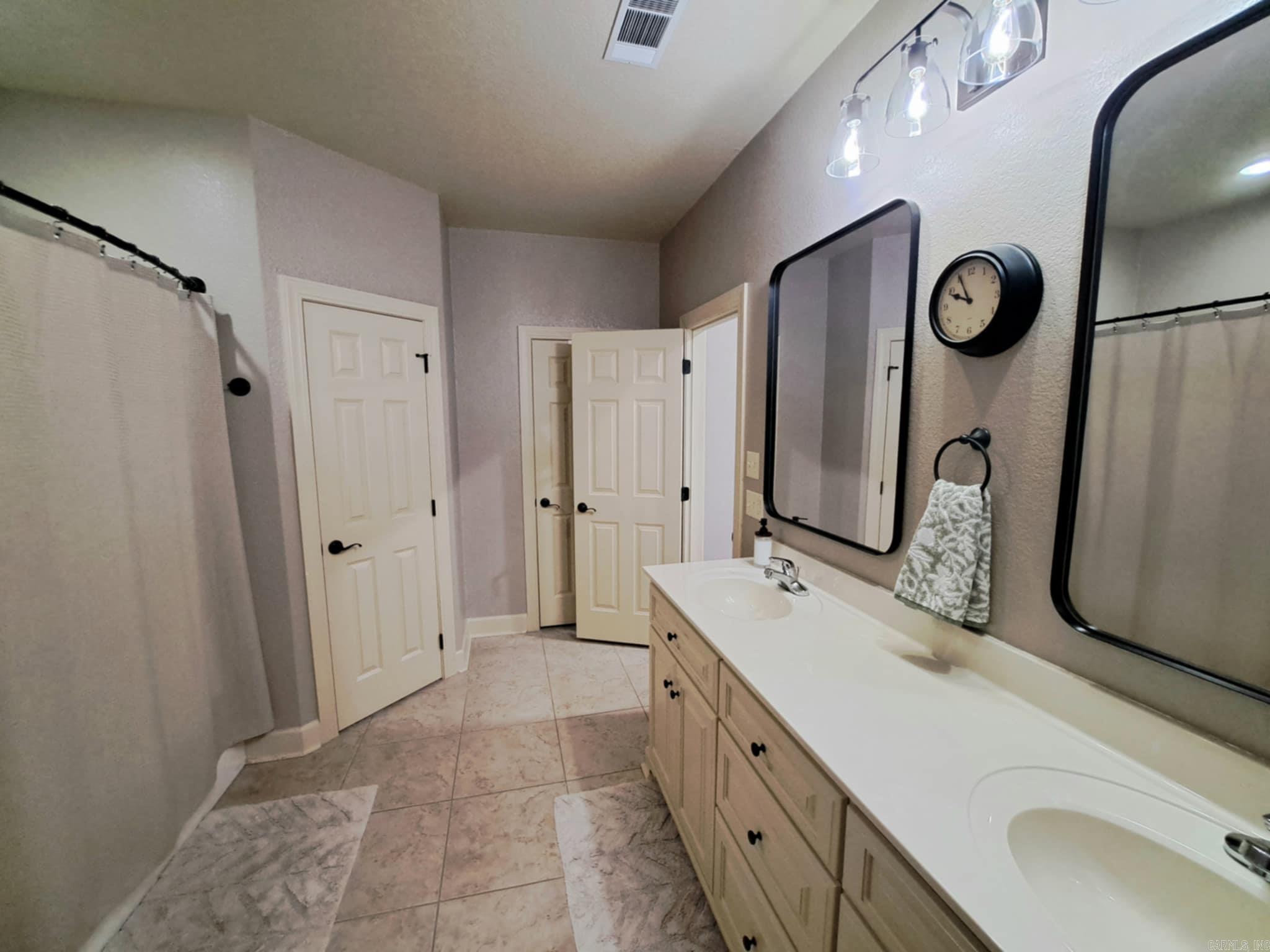 HUNTINGTON ESTATES - Residential