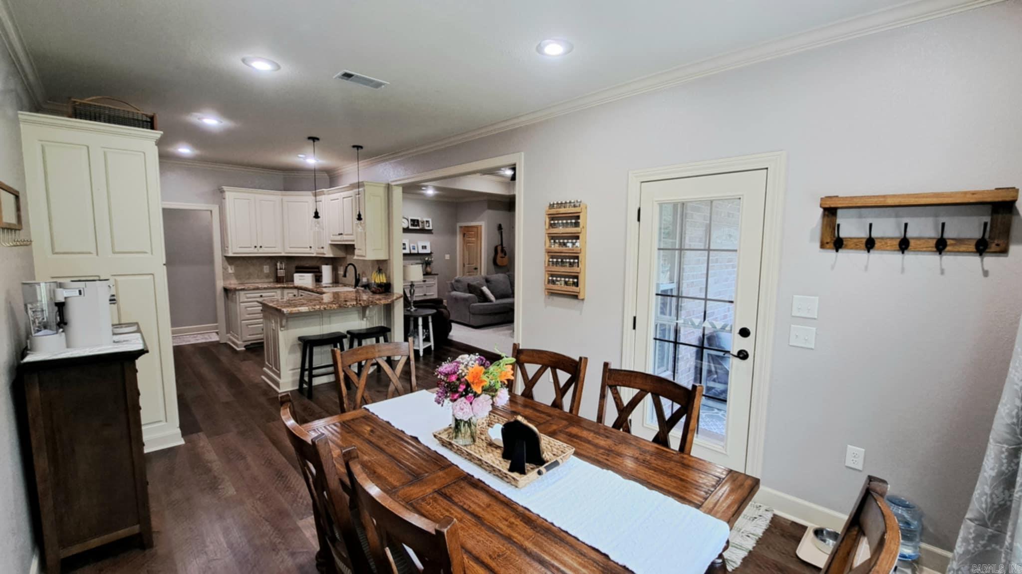 HUNTINGTON ESTATES - Residential