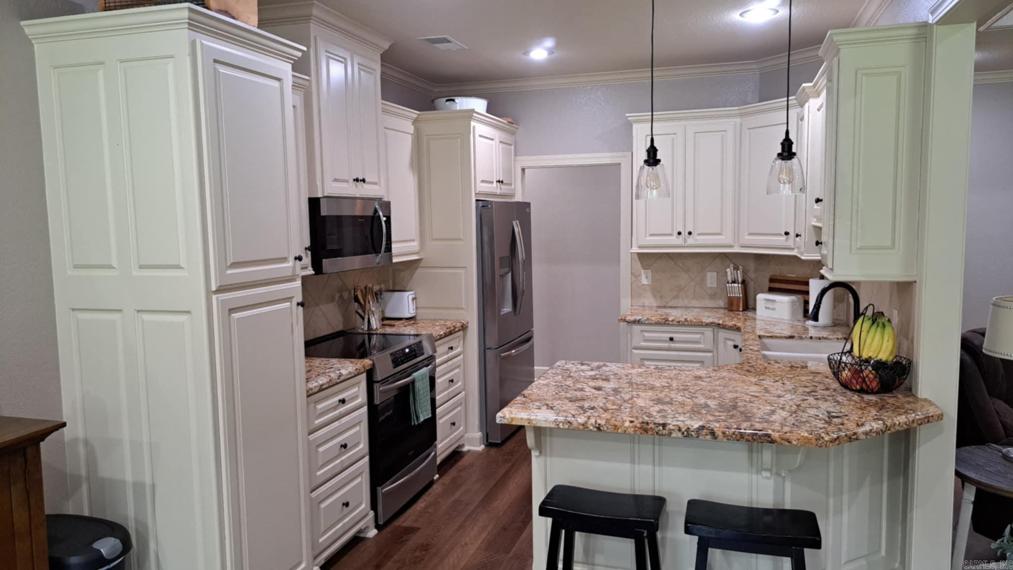 HUNTINGTON ESTATES - Residential