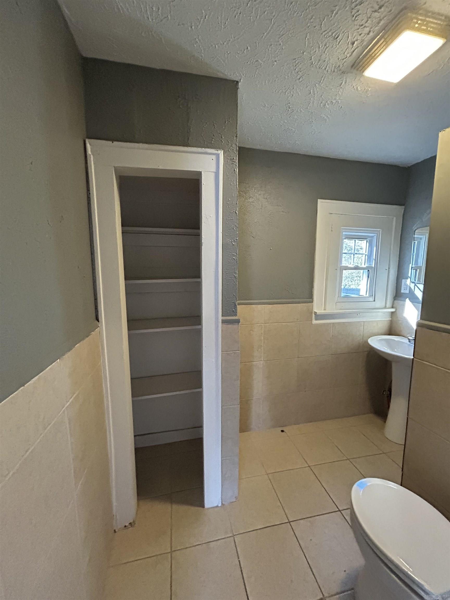 HENRY ADDN - Residential Lease