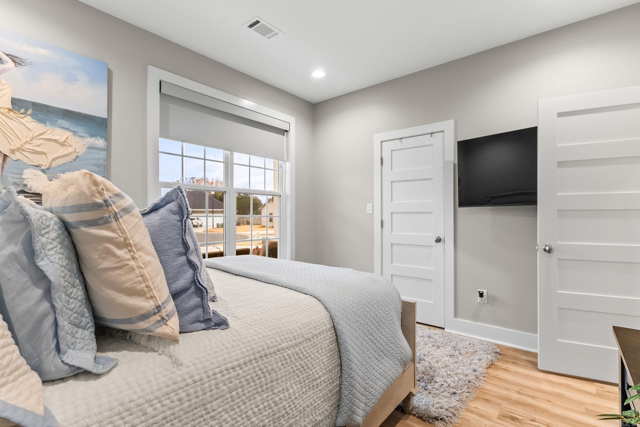 EAST MEADOW - Residential