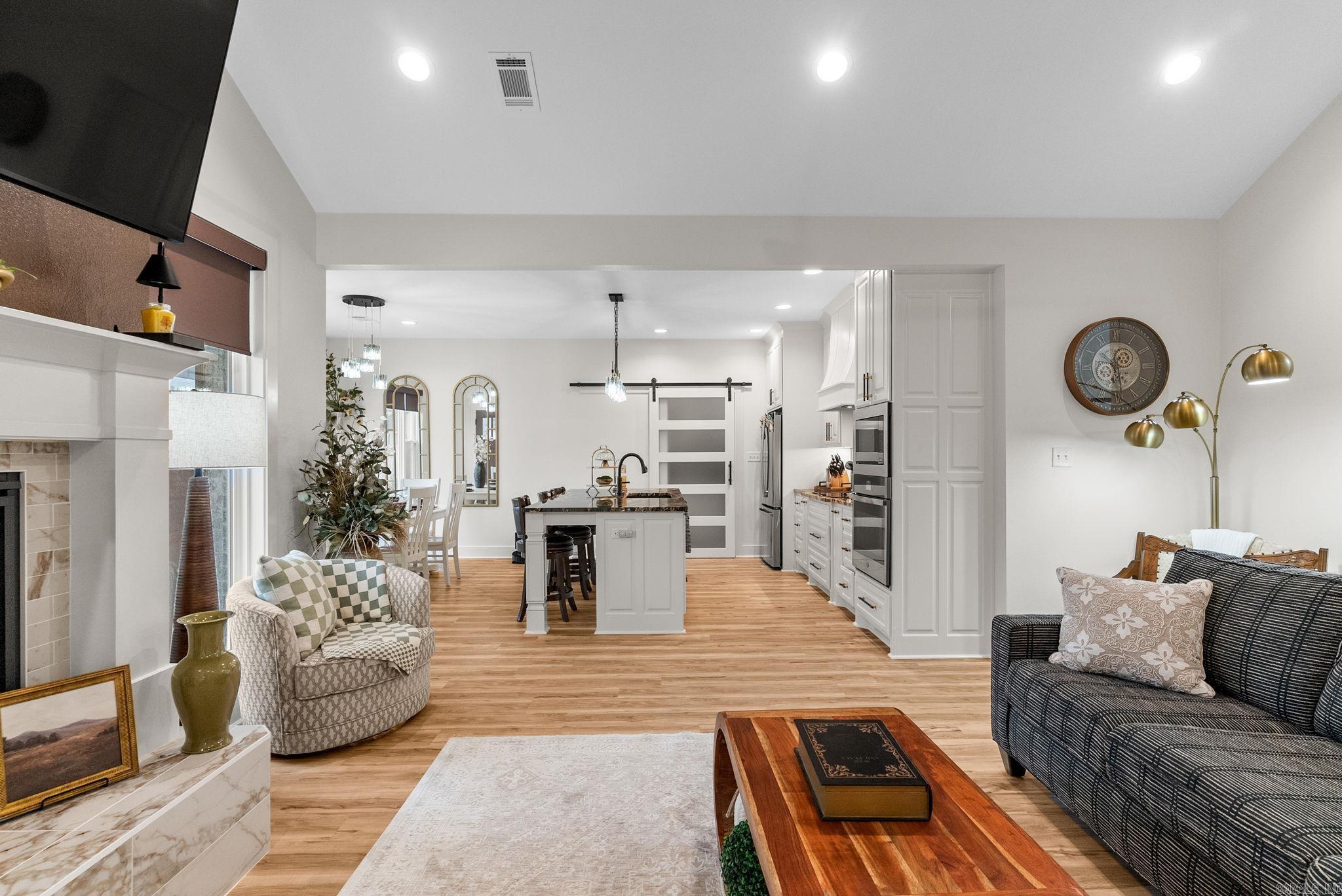 EAST MEADOW - Residential