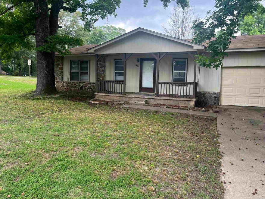 This updated 3bdr/1.5 bath home is a must see. Perfect for a small family or Roommates