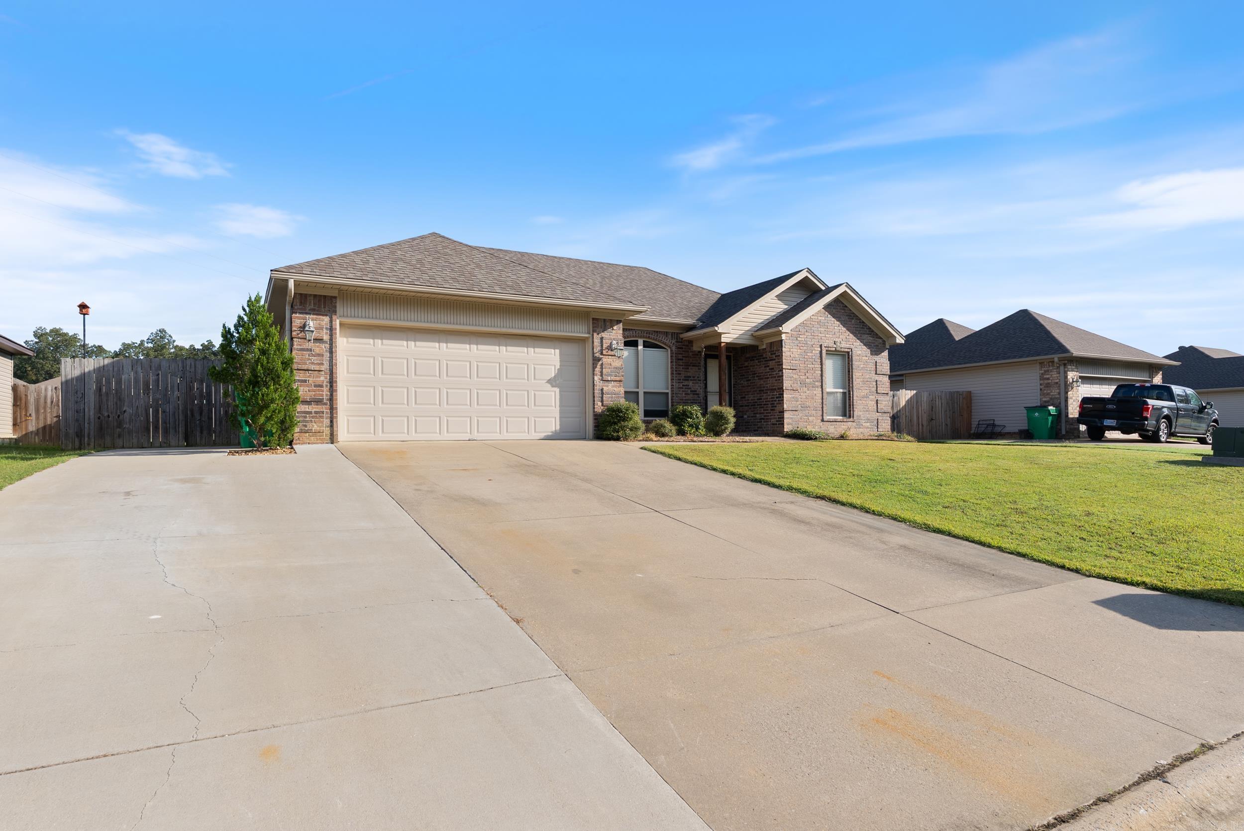 CROSS CREEK - Residential