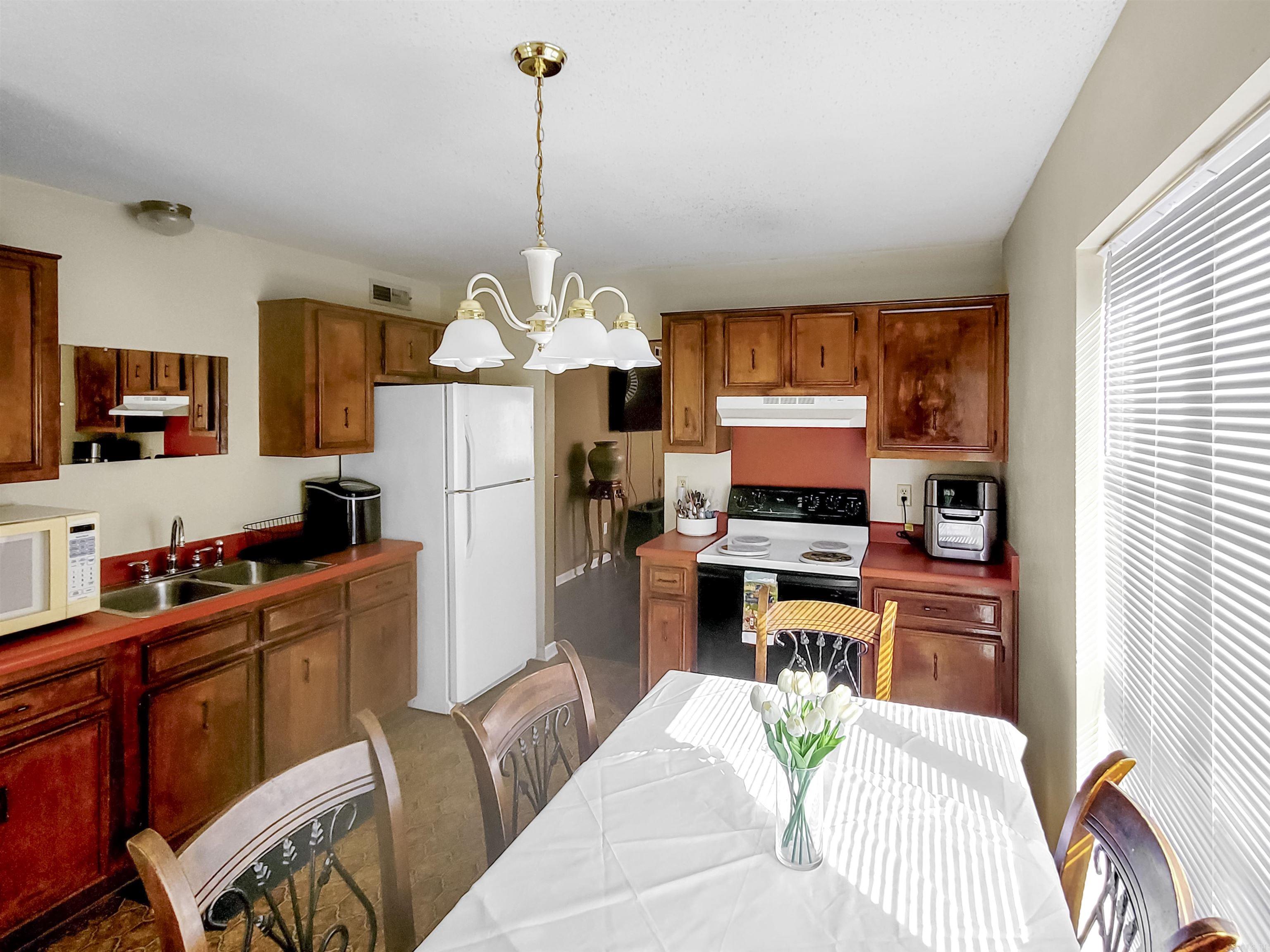 SOUTH BRIARFIELD - Residential