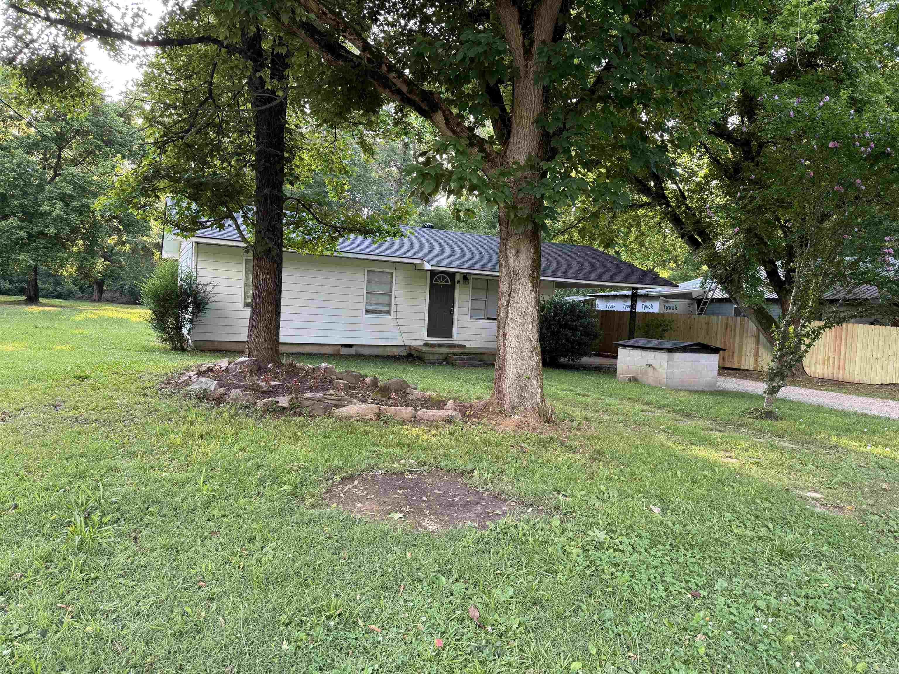 3 BED 1 BATH HOME WITH CARPORT ON ABOUT 1/2 ACRE LOCATED ABOUT A MILE FROM JESSIEVILLE SCHOOL! EXTENSIVE REMODEL MAY 2024!! NEW CEILING, NEW FLOORS, NEW MINI-SPLIT, NEW ROOF, North Garland County Water and High Speed Cable Internet!