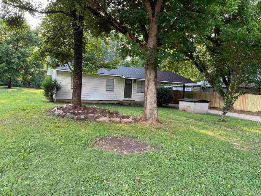 3 BED 1 BATH HOME WITH CARPORT ON ABOUT 1/2 ACRE LOCATED ABOUT A MILE FROM JESSIEVILLE SCHOOL! EXTENSIVE REMODEL MAY 2024!! NEW CEILING, NEW FLOORS, NEW MINI-SPLIT, NEW ROOF,  North Garland County Water and High Speed Cable Internet!