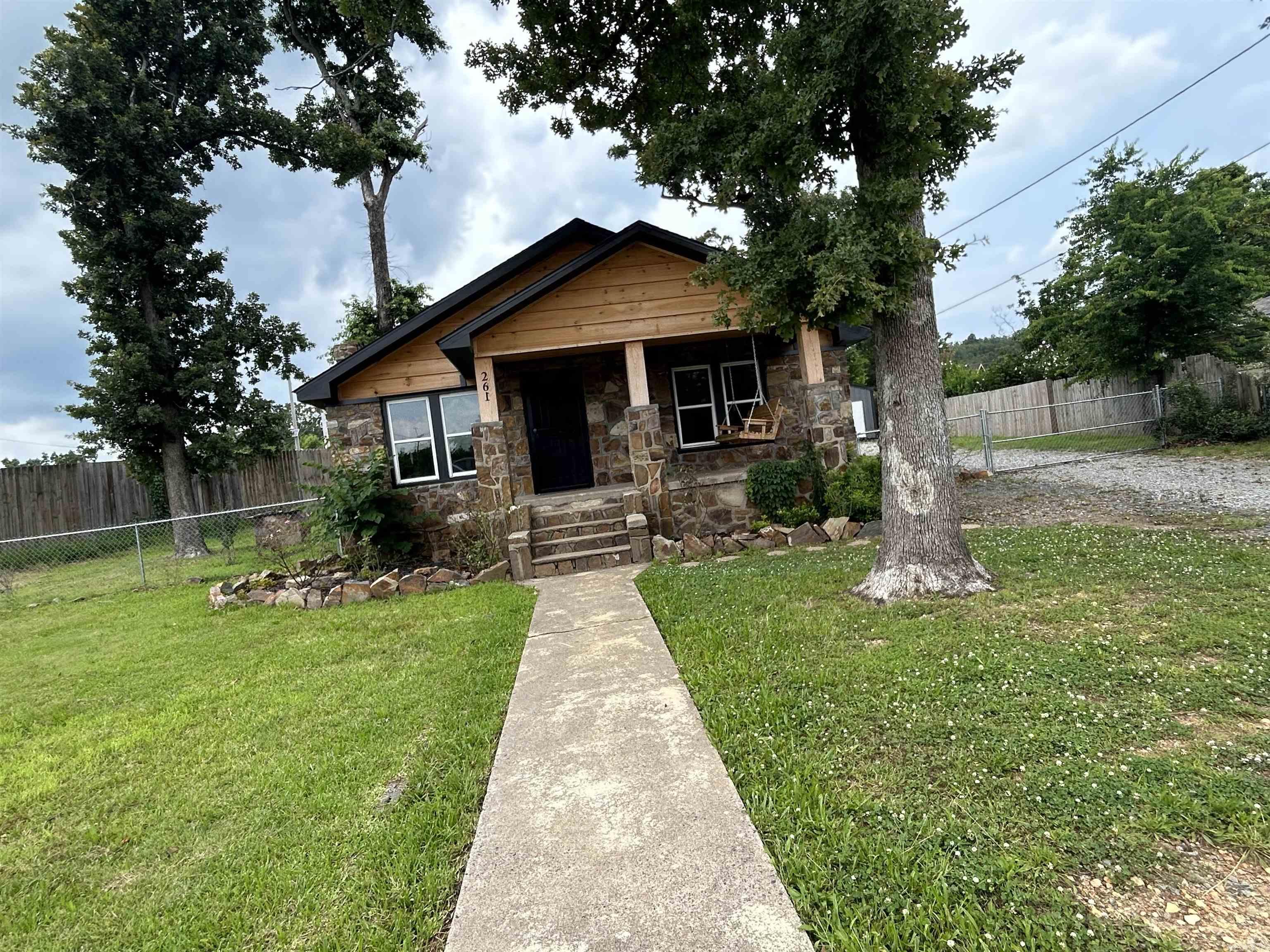 Brand new roof, brand new hvac system! This is the perfect starter home! Call today for a showing!