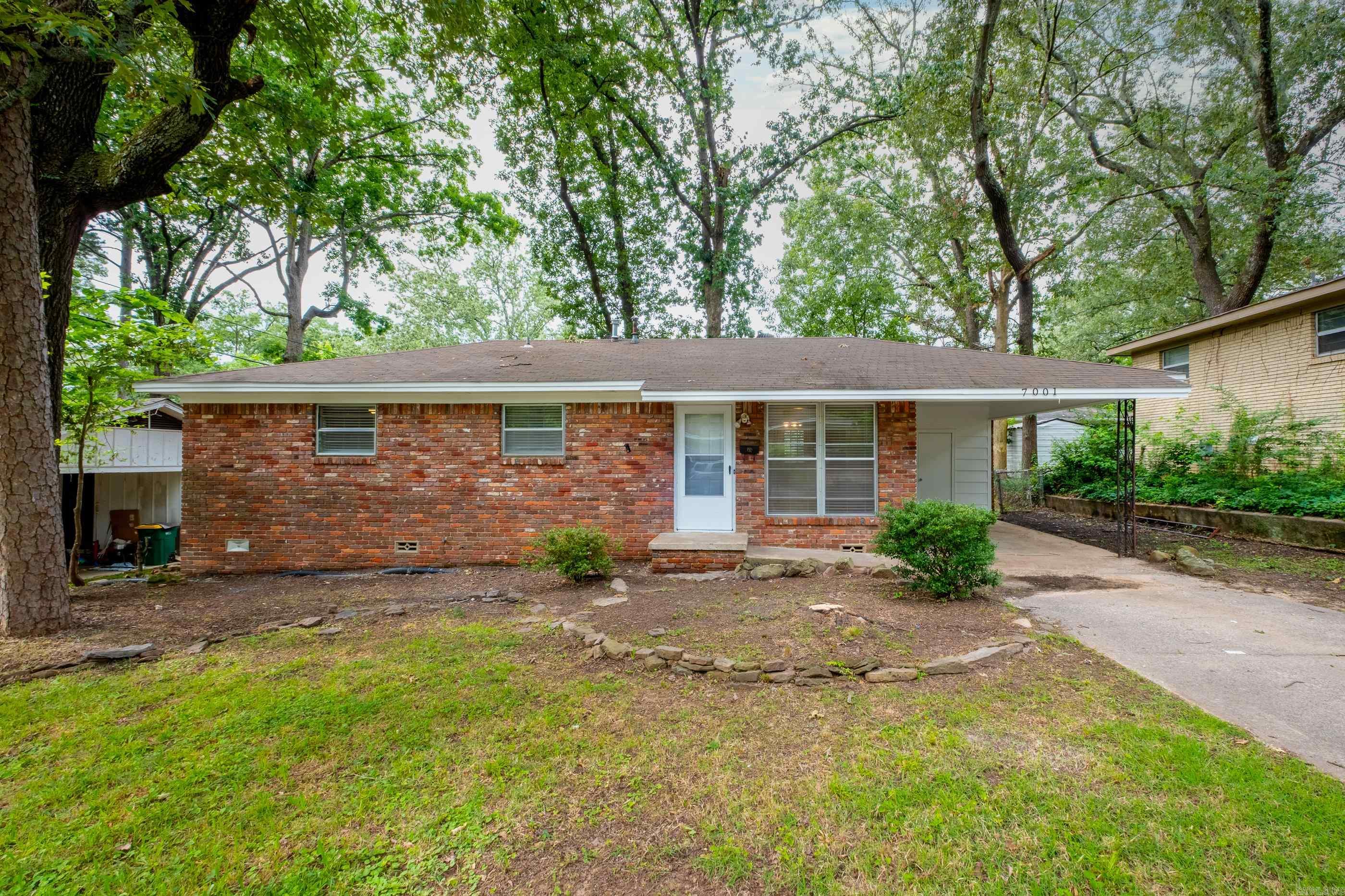 Move-in ready, one level home near UALR that would make a great home for an owner-occupant or rental property for investors! Recent improvements include HVAC system (2021), water heater (2022), interior/exterior paint and more! Living/dining area open to the kitchen. Fully fenced backyard features large back deck.