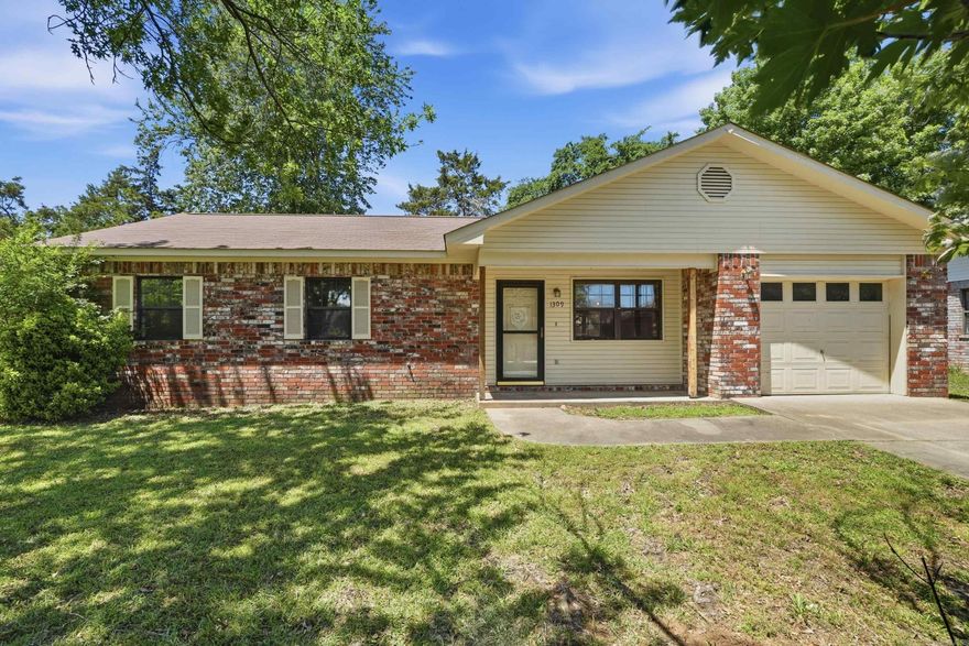 Beautiful home that has recently been updated.  Custom backsplash in kitchen with nice gas stove. Open concept in kitchen/living room/dining area. 3 bed/2 bath home with a one car garage. If you are looking for a great home in an excellent Russellville location, this is it.  Easy access to Arkansas Tech, I-40, and downtown Russellville. Fully fenced back yard with a large outbuilding. Back yard also features a concrete patio that is ready for your BBQs and family gatherings. Some photos are virtually staged.