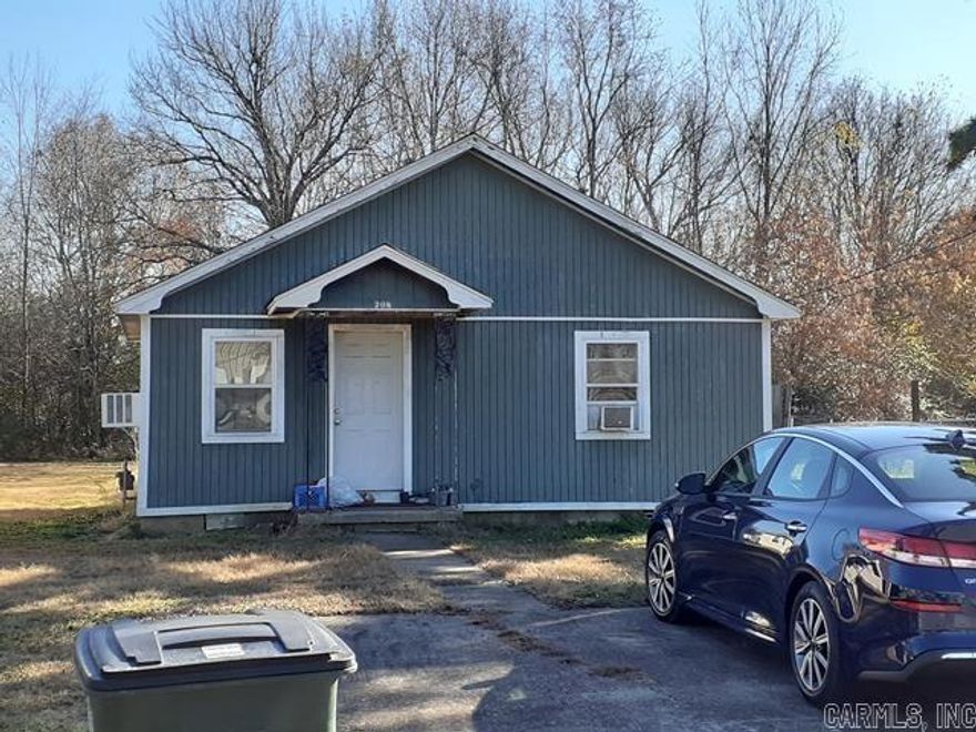 GREAT INVESTOR OPPORTUNITY!! 3 duplexes and 1 single family homes being sold together! Currently occupied by tenants and ready for a new owner. See agent Remarks.