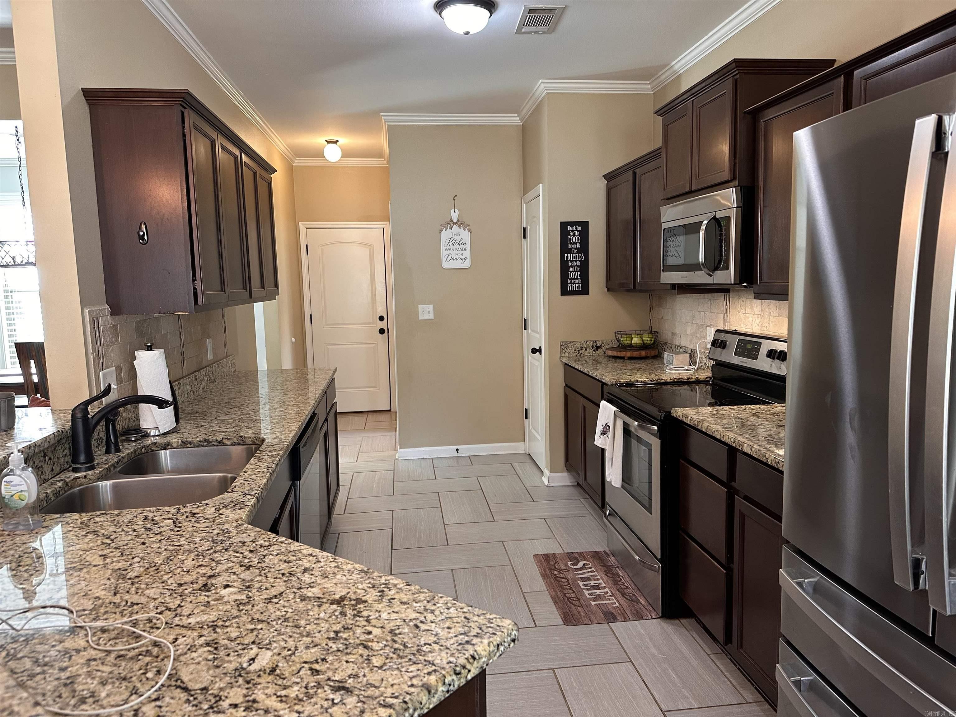 OAK MANOR - Residential