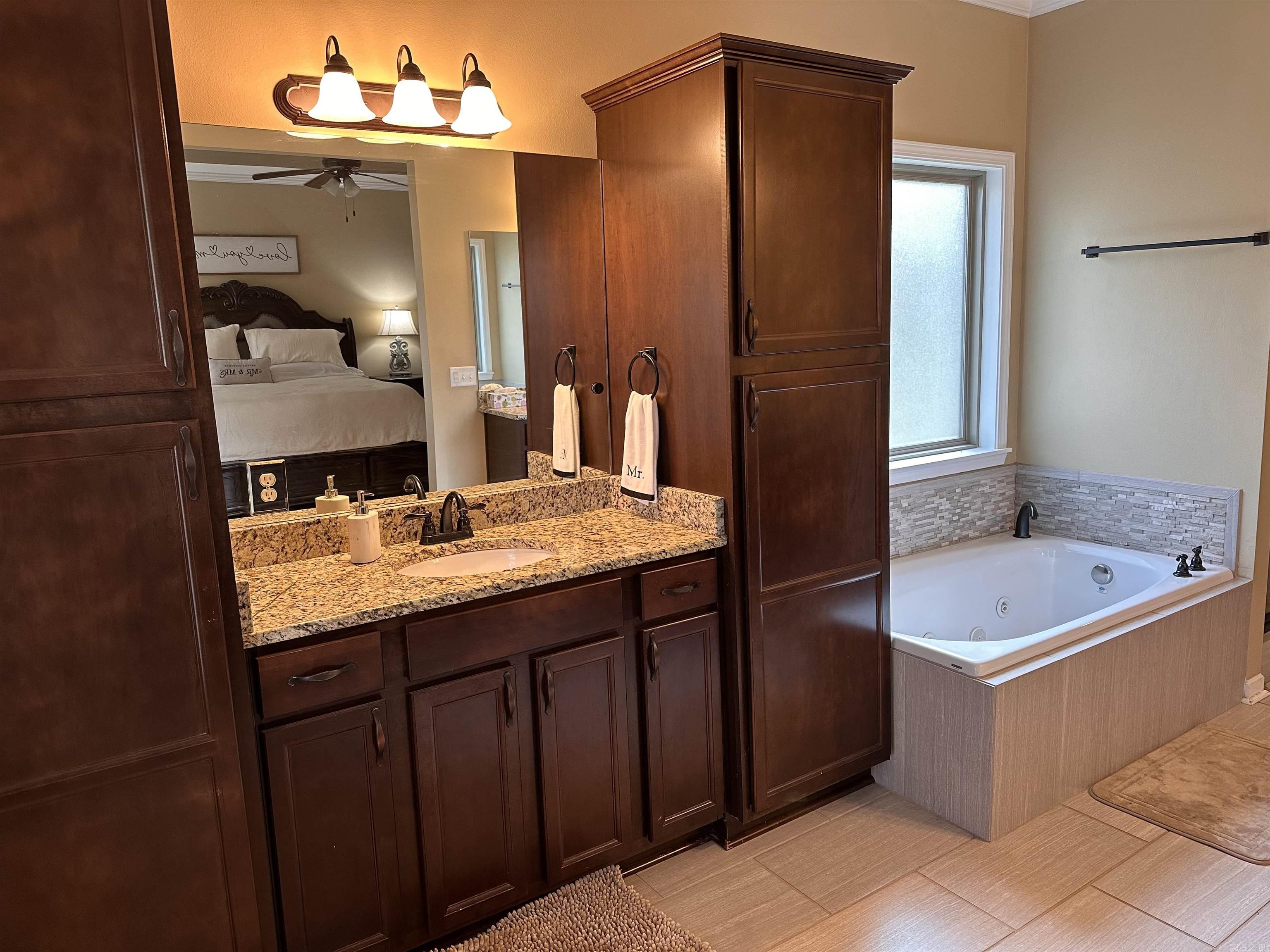 OAK MANOR - Residential