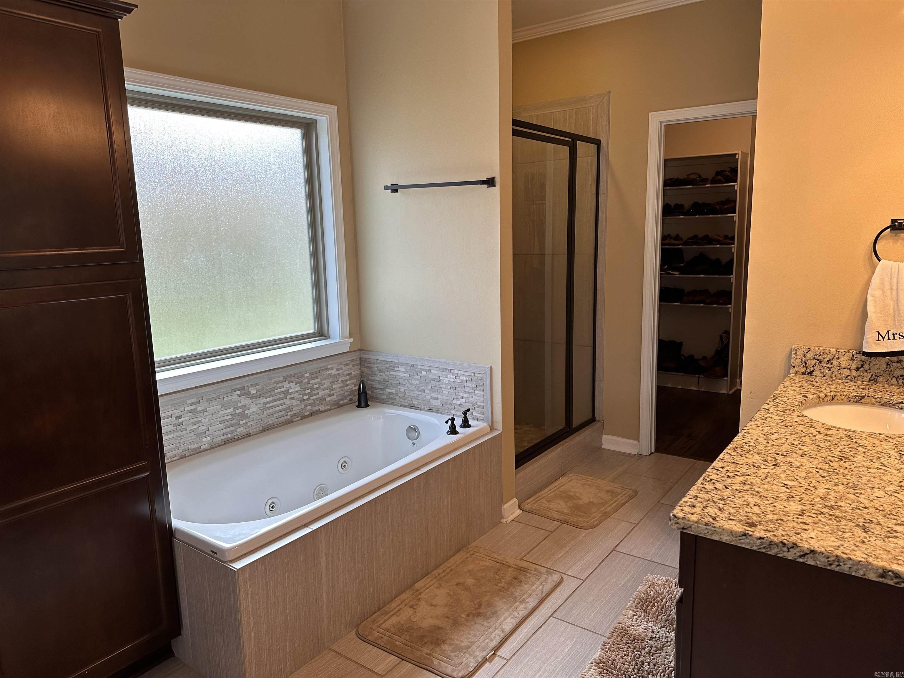 OAK MANOR - Residential