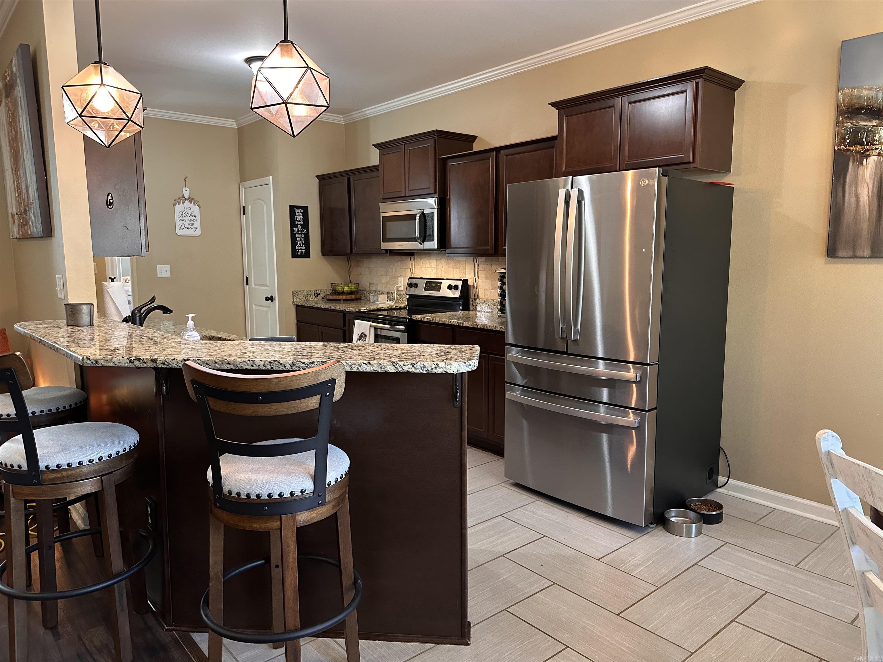 OAK MANOR - Residential