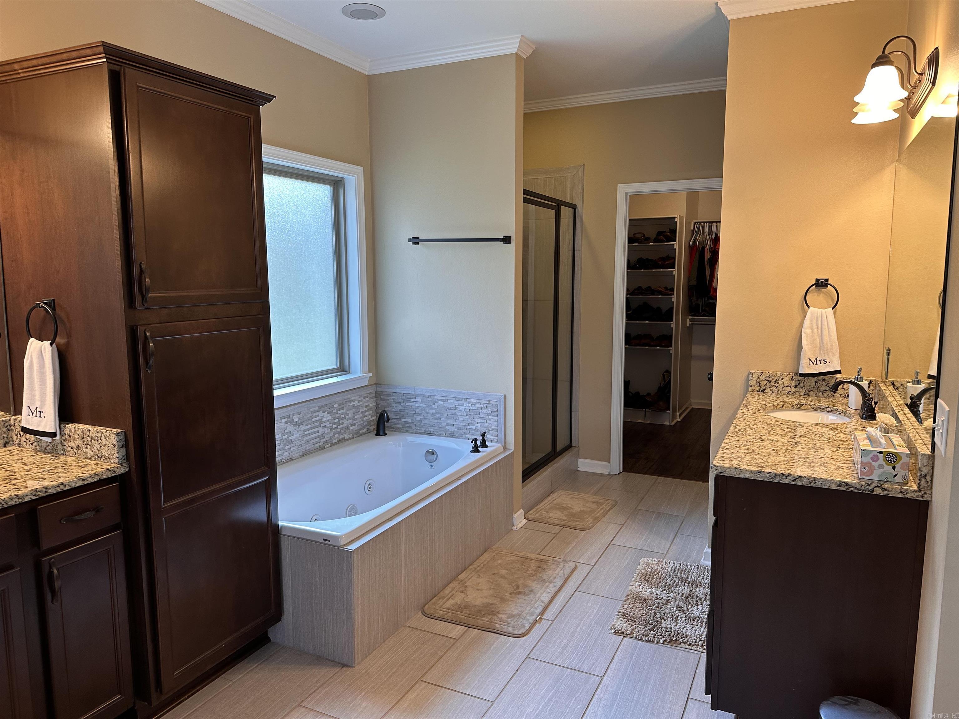 OAK MANOR - Residential