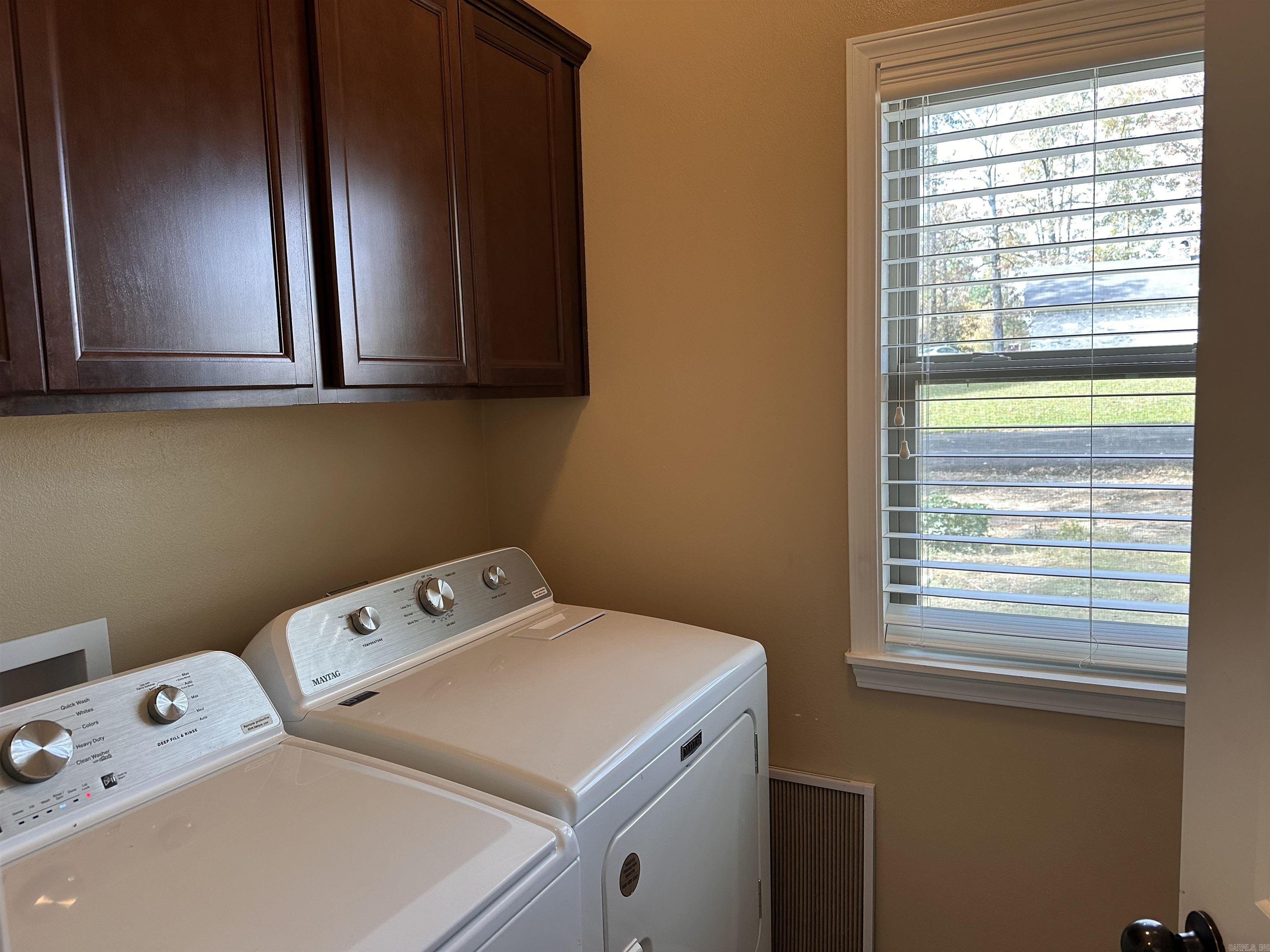 OAK MANOR - Residential