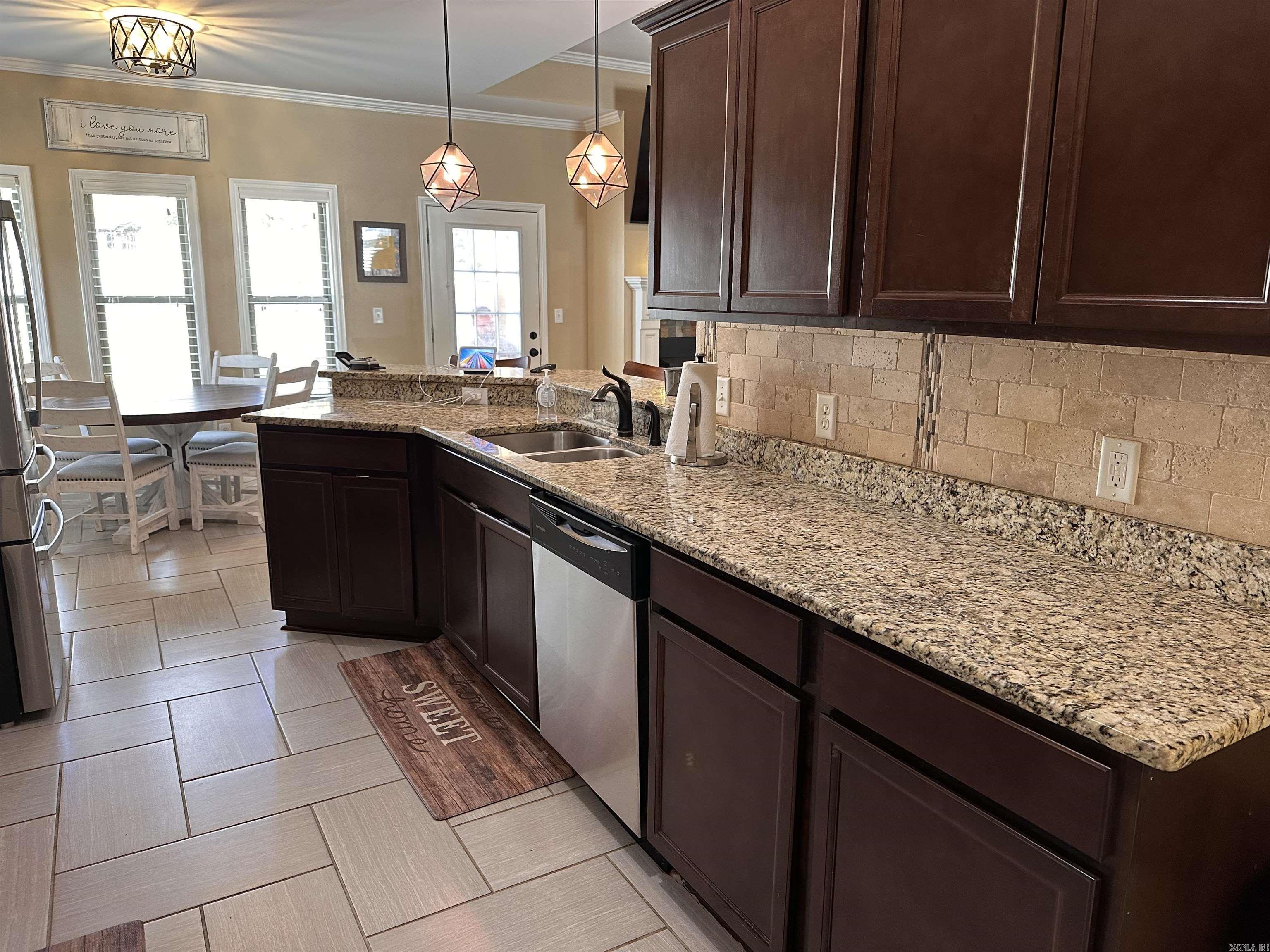 OAK MANOR - Residential