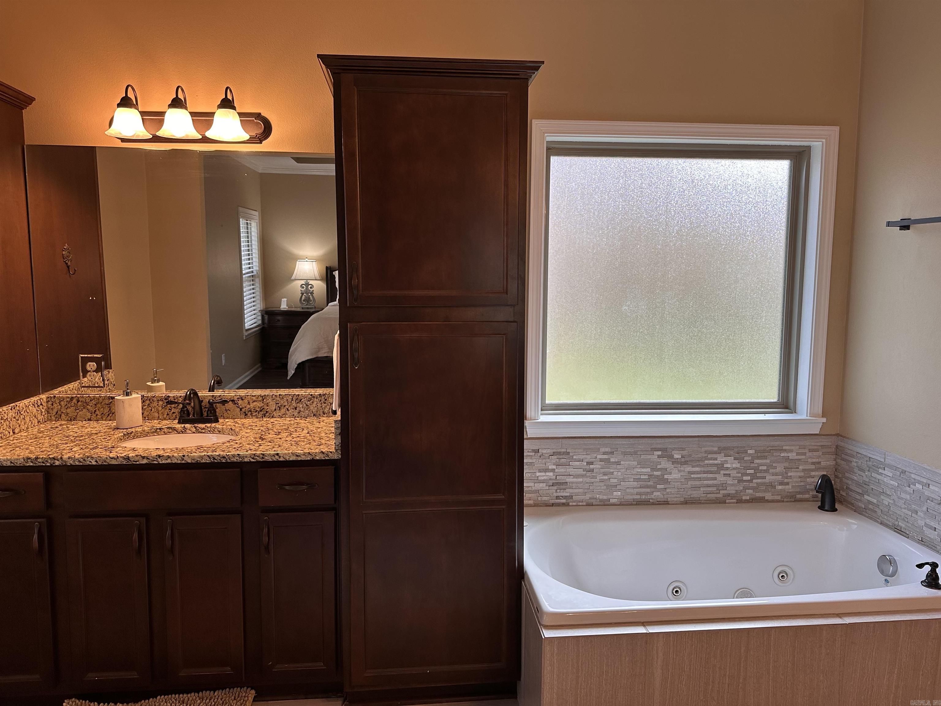 OAK MANOR - Residential